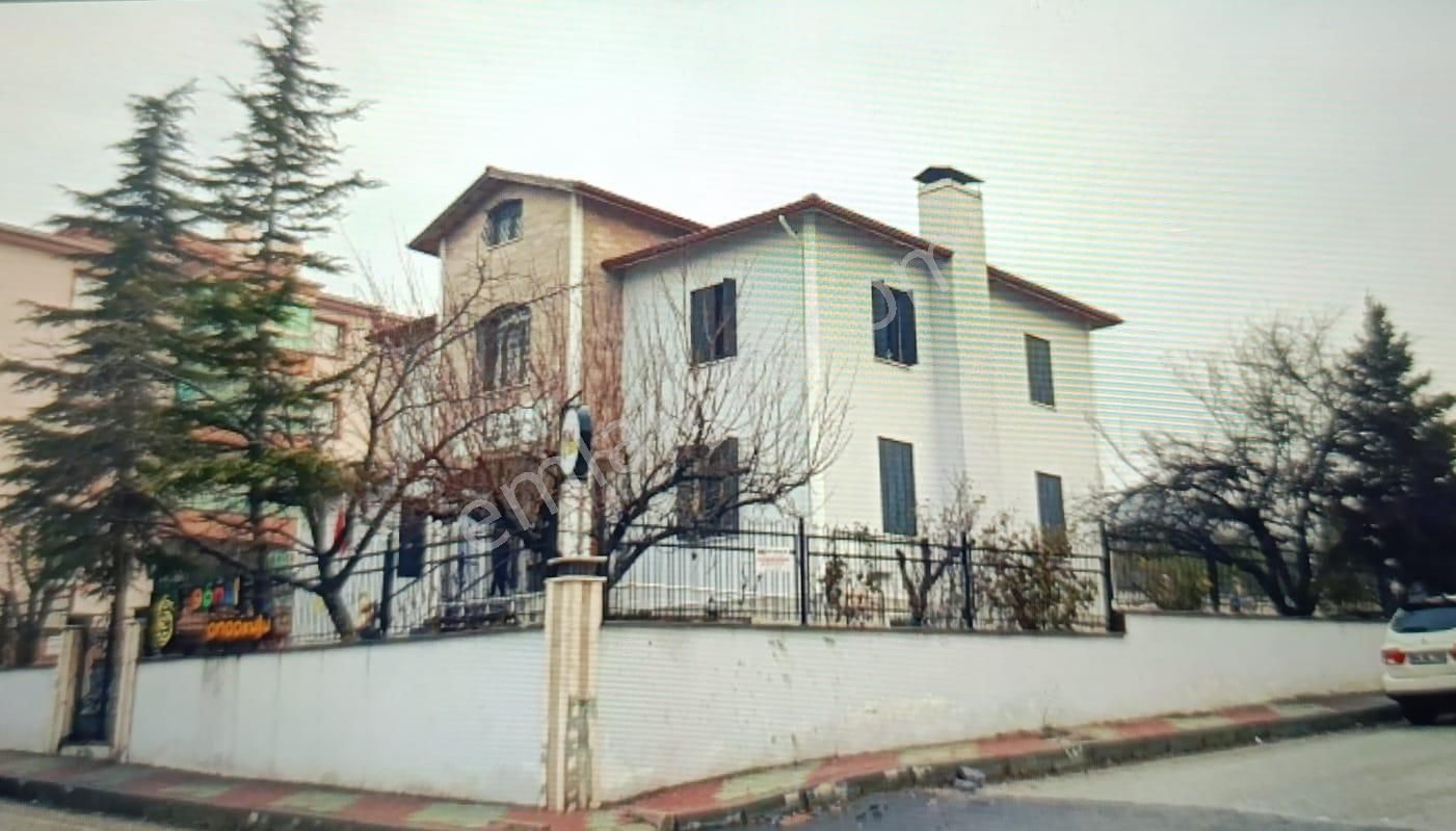 Uşak Merkez Cumhuriyet Satılık Villa Uşak Merkez Cumhuriyet Mahallesinde Satılık Villa