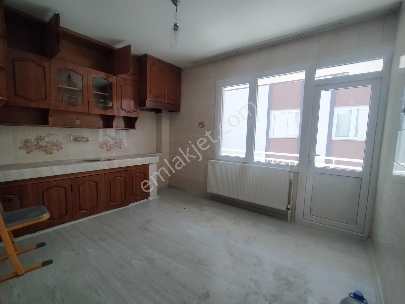 Salihli Sağlık Kiralık Daire Yaşar Emlaktan Kiralık Daire