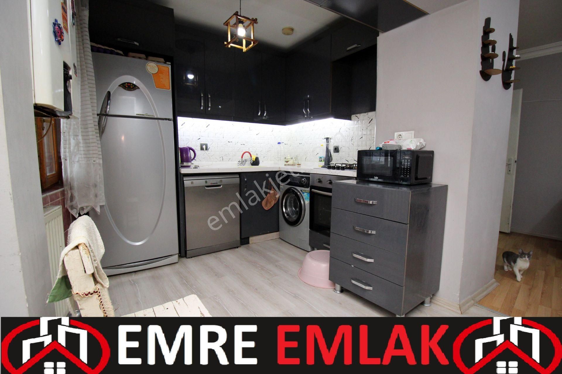 Etimesgut Atakent Satılık Daire Emre Emlak'tan Elvankent Atakent'te 14.cadde Yakını Kısmi Eşyalı 3+1 Satılık Daire