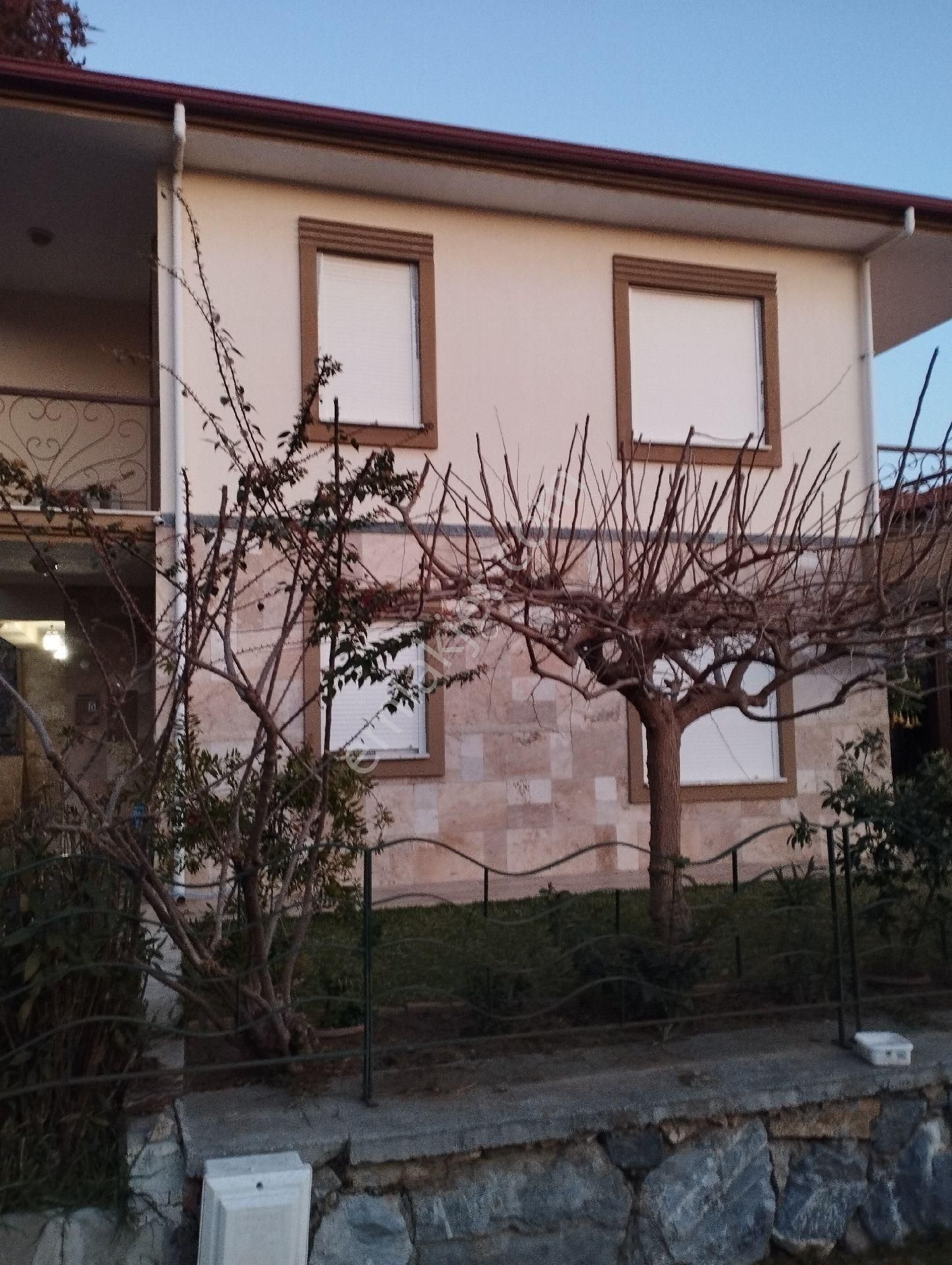 Kuşadası Yavansu Satılık Villa Yavansu Mah.de Havuzlu Site İçinde Kısmi Deniz Manzaralı Bahçeli Müstakil 3+1villa