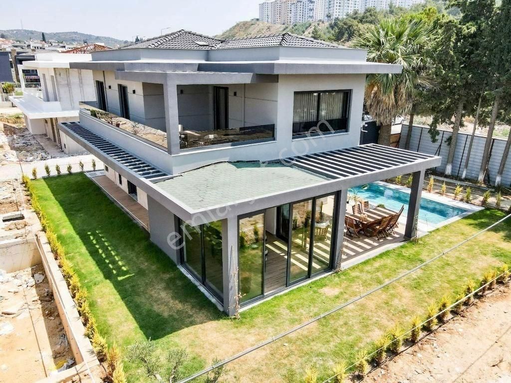 Kuşadası Yavansu Satılık Villa Kuşadası Merkezde Satılık Geniş 6+1 Lüks Villa