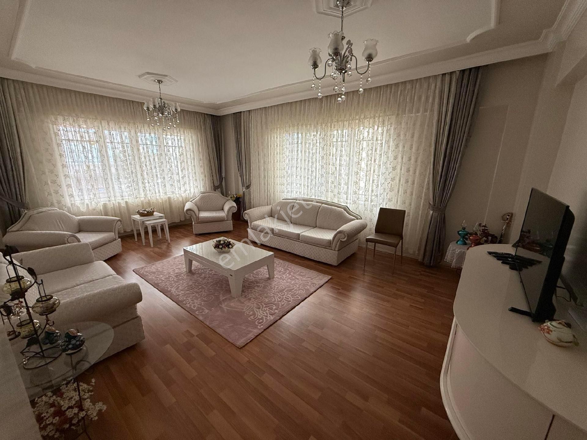 Akşehir Yeni Satılık Daire Özçelebi'den Yeni Mahalle'de 4+1 Garajlı Satılık Daire