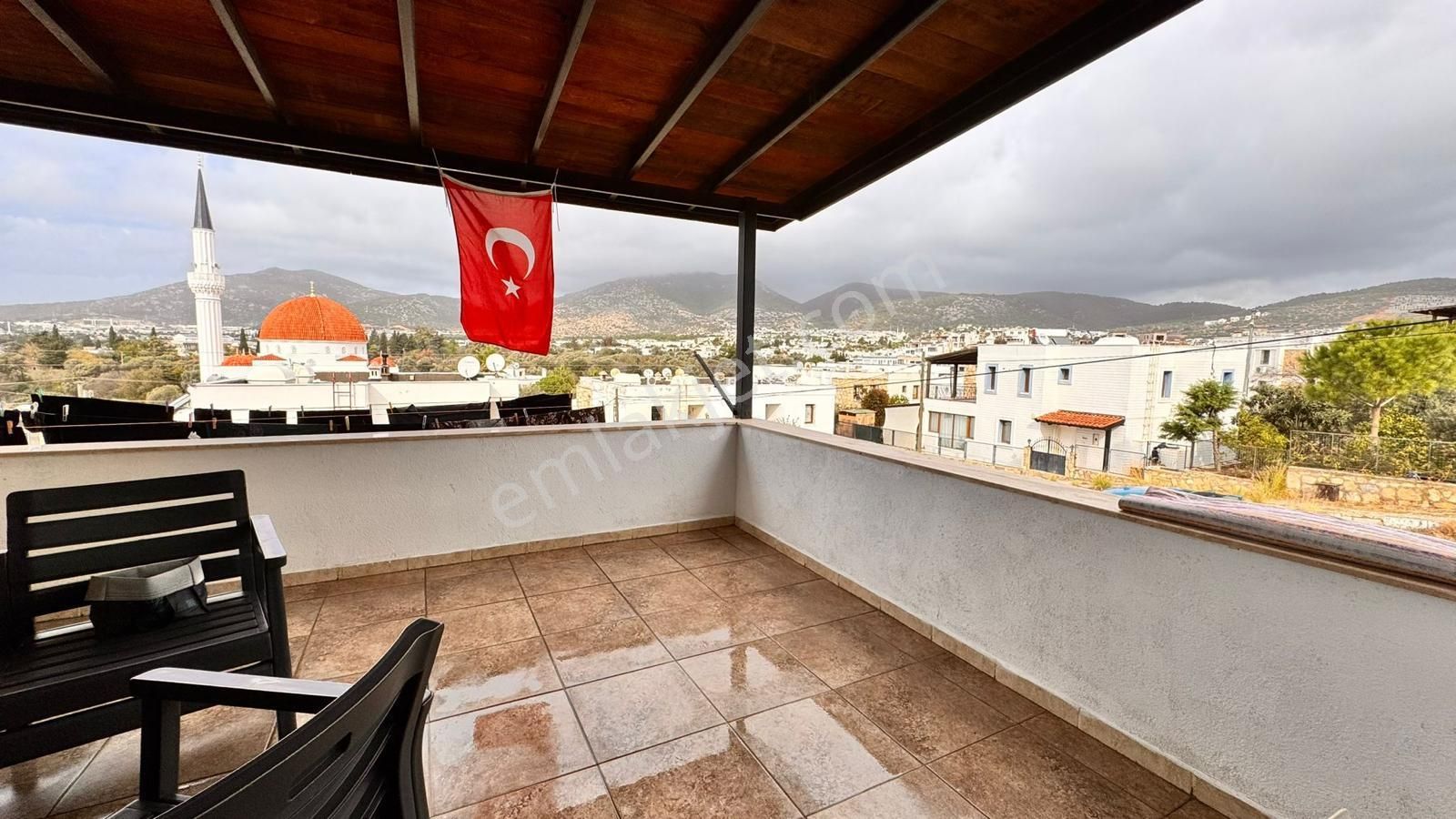 Bodrum Bitez Satılık Daire Bodrum Bitez’de Yatırım Fırsatı: Üst Kat Daire, Yüksek Kira Getirisi!