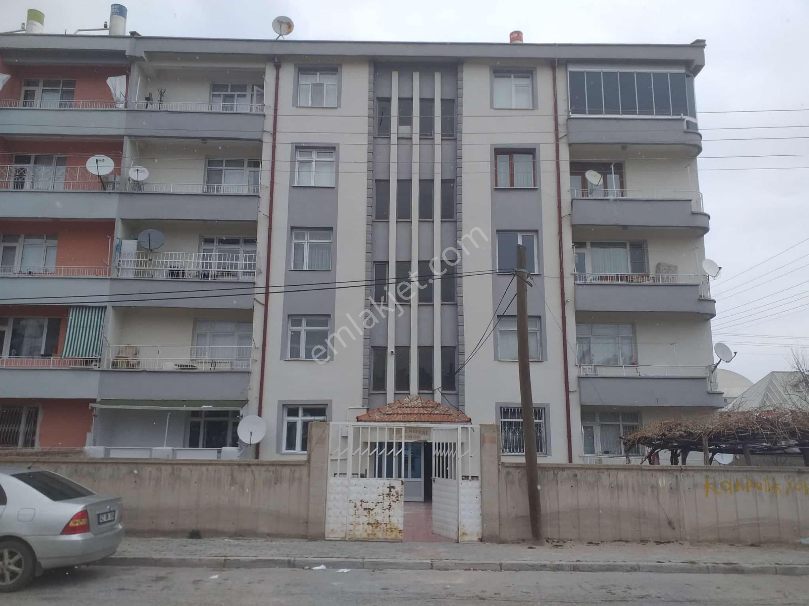 Selçuklu Şeyh Şamil Satılık Daire Şeyh Şamil Mah Barış Caddesi Yakın Ful Bakımlı 3+1 Boş Daire