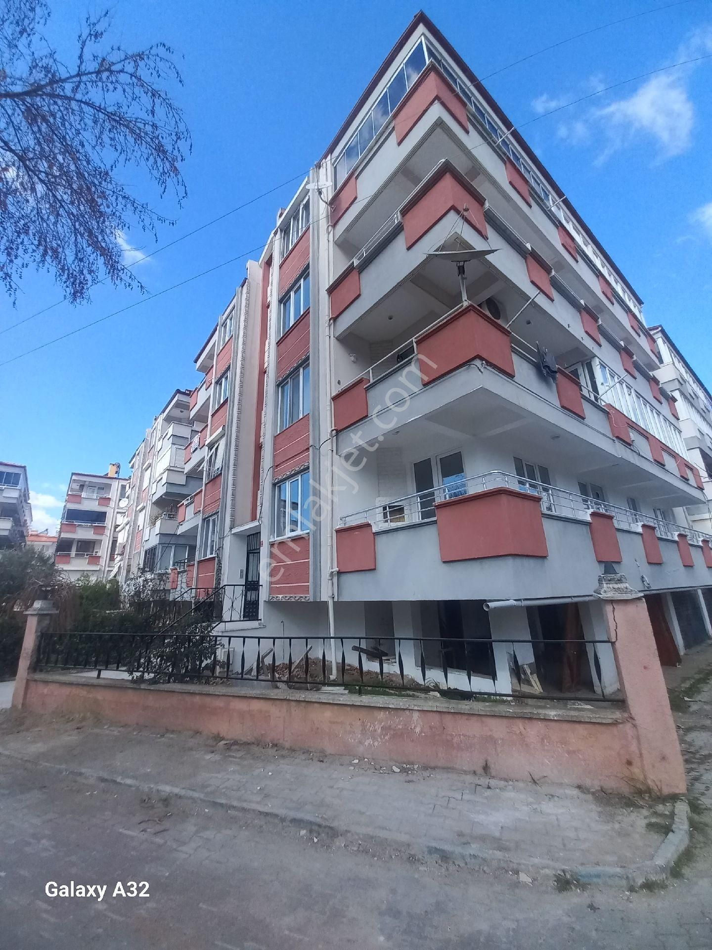 Edremit İkizçay Satılık Daire Işıkhan Emlak'tan Akçay İkizçayda Satılık 3+1daire