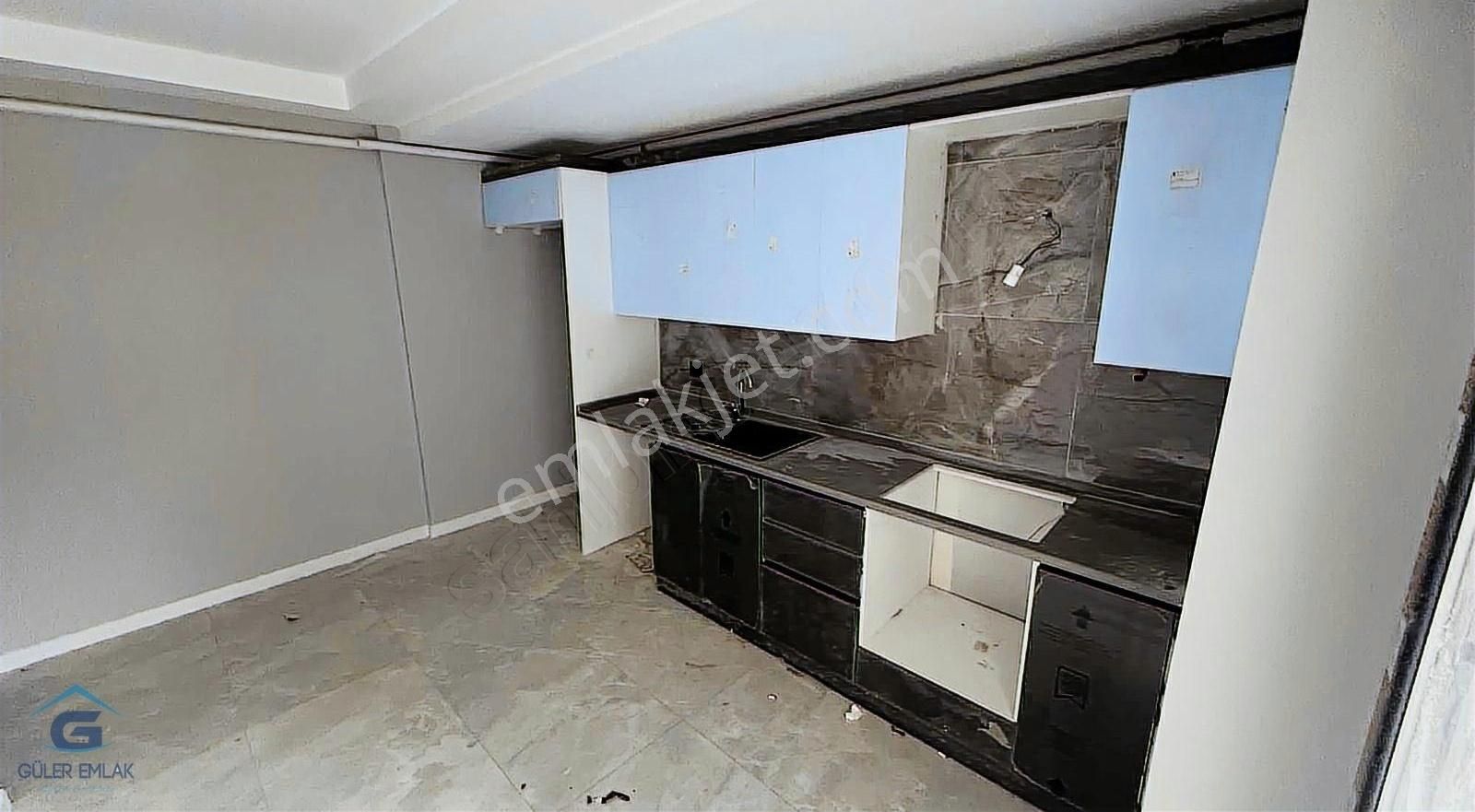 Turgutlu Selvilitepe Satılık Daire Selvili İle Musal Sitesi Arasında 100 M2 2+1 Otoparklı Asansörlü