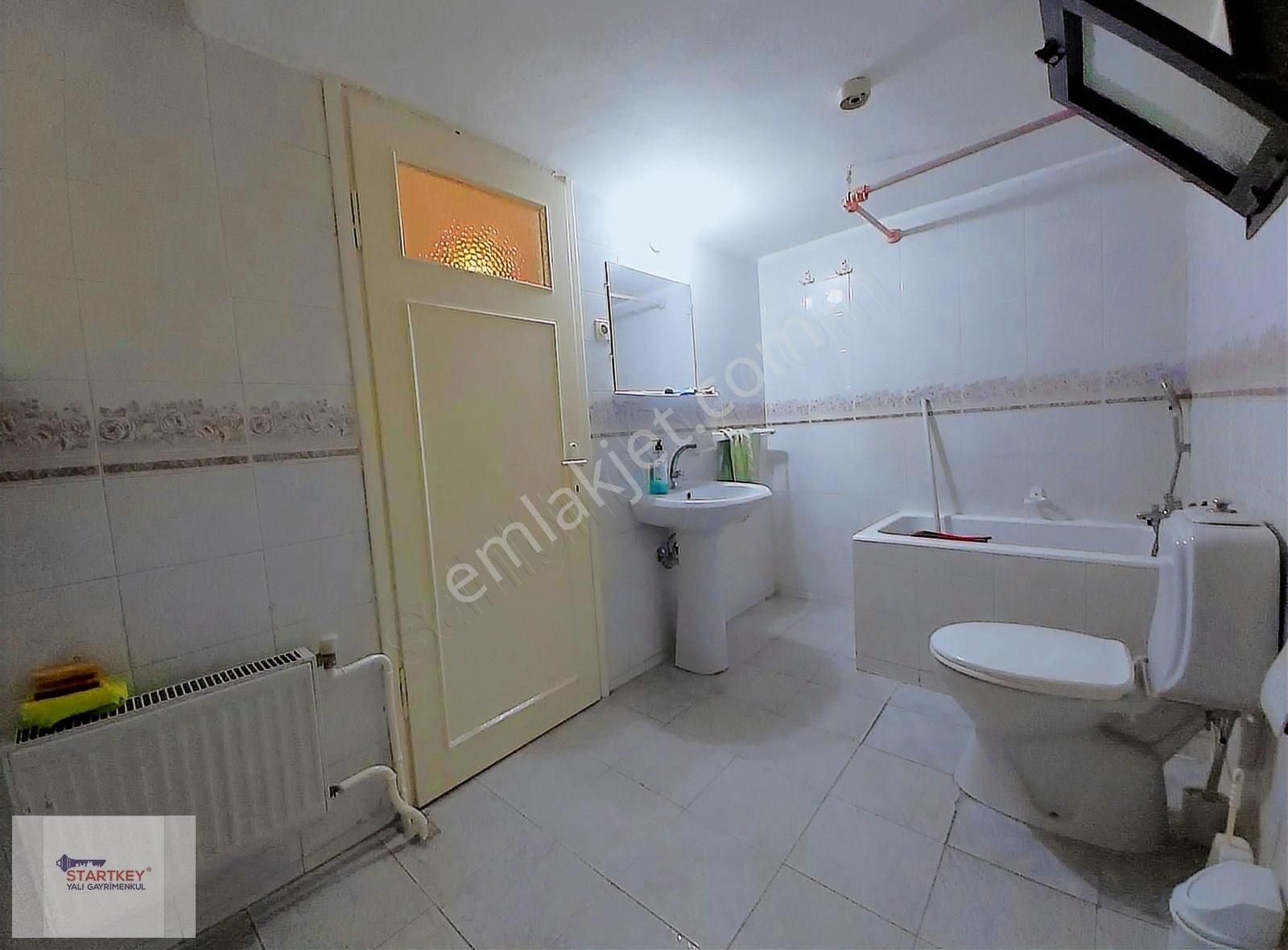 Karşıyaka Bostanlı Satılık Apartman Dairesi Bostanlı Çarşı Merkezde Satılık 2+1 Boş Daire İşyeri Ofis