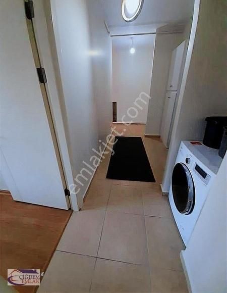 Zeytinburnu Sümer Satılık Daire Sahilpark Evlerinde 1+1 Eşyalı Masrafsız Temiz Satılık Daire