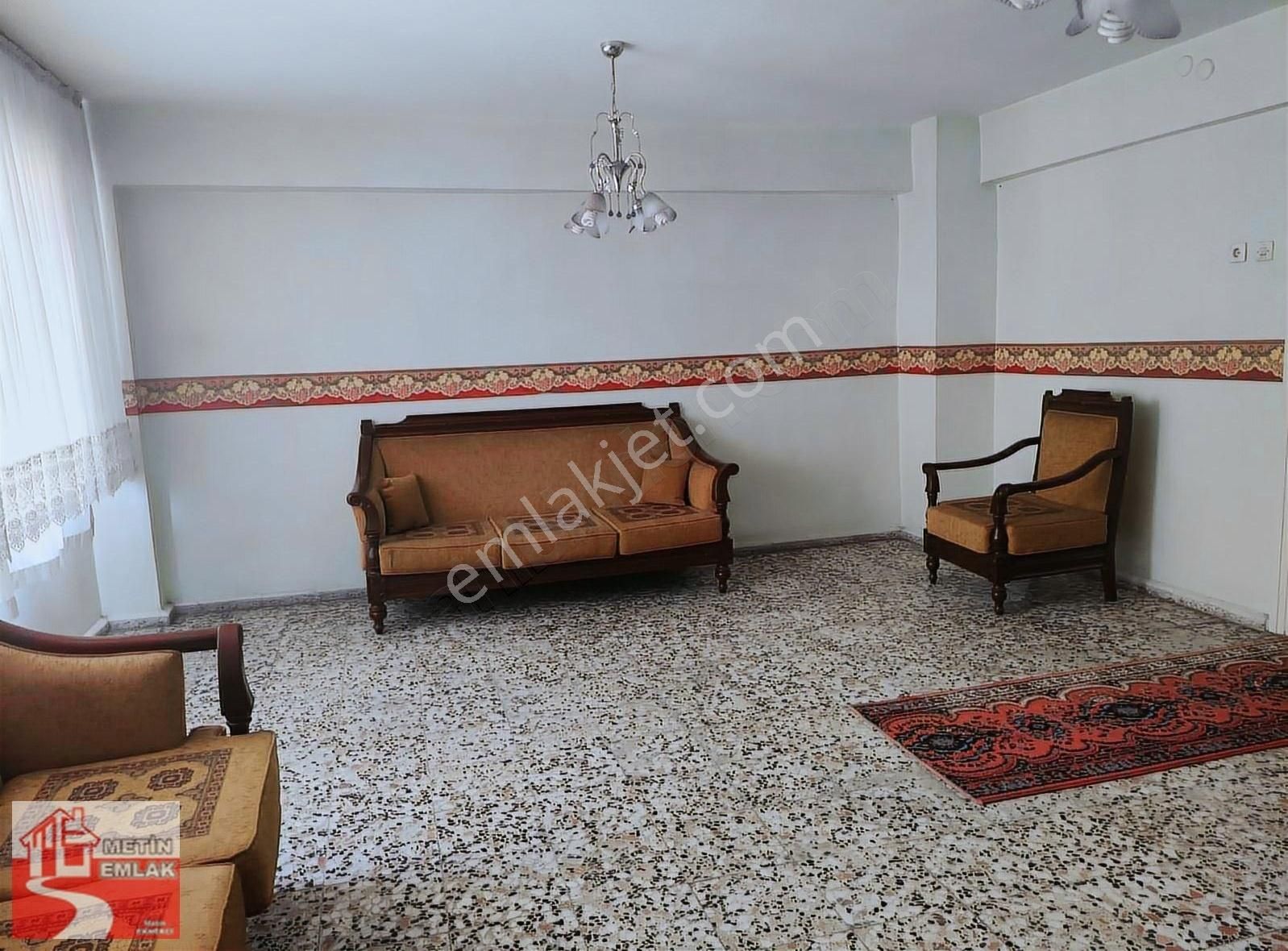 Efeler Cumhuriyet Kiralık Daire Cumhuriyet Caddesi Üzerinde Eşyalı 2+1 Sobalı Daire