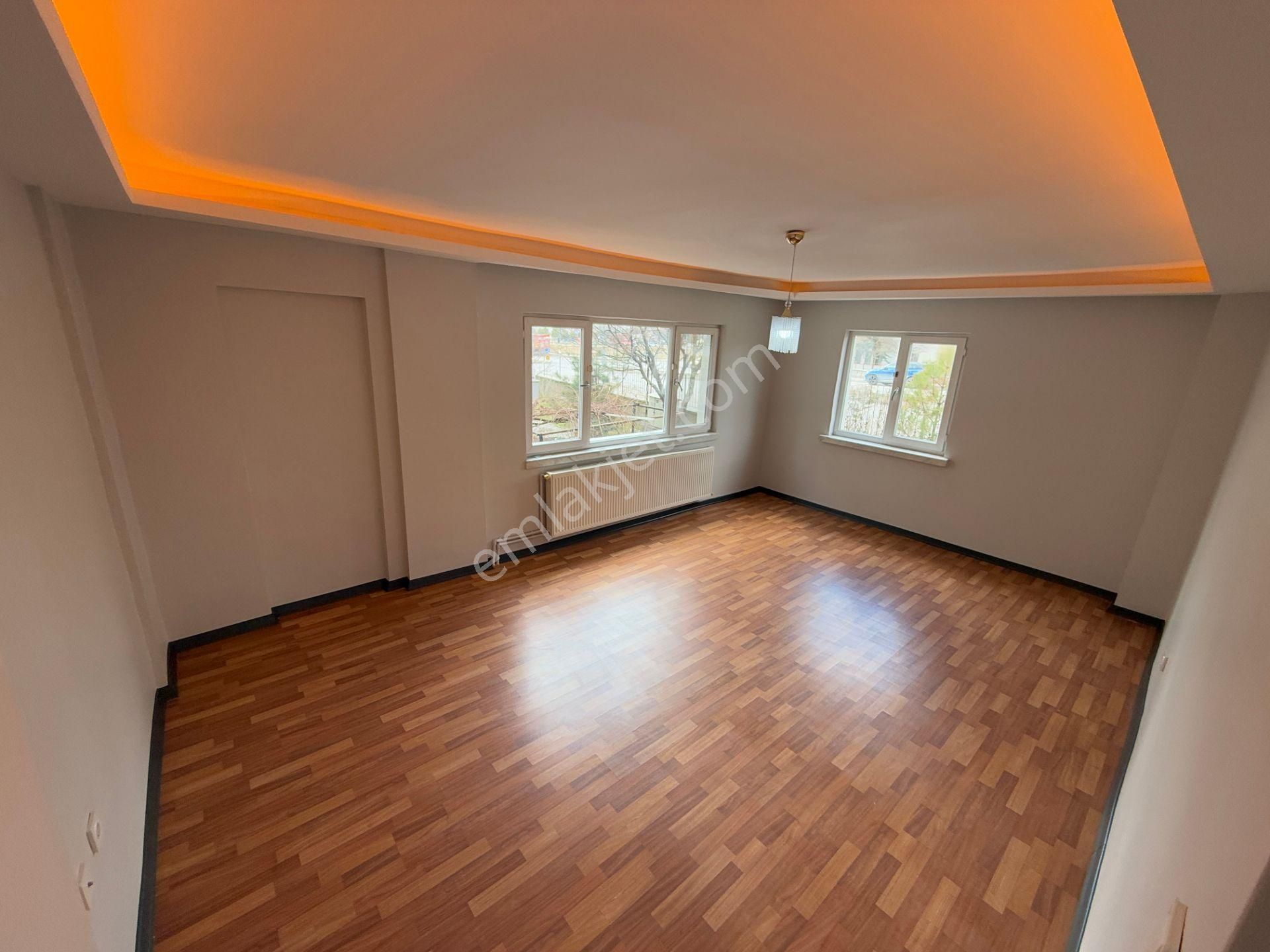 Sincan Gökçek Satılık Daire Sincan Gökçek Mah Ön Cephe Salon Bagımsız 120m2 3+1satılık Daire