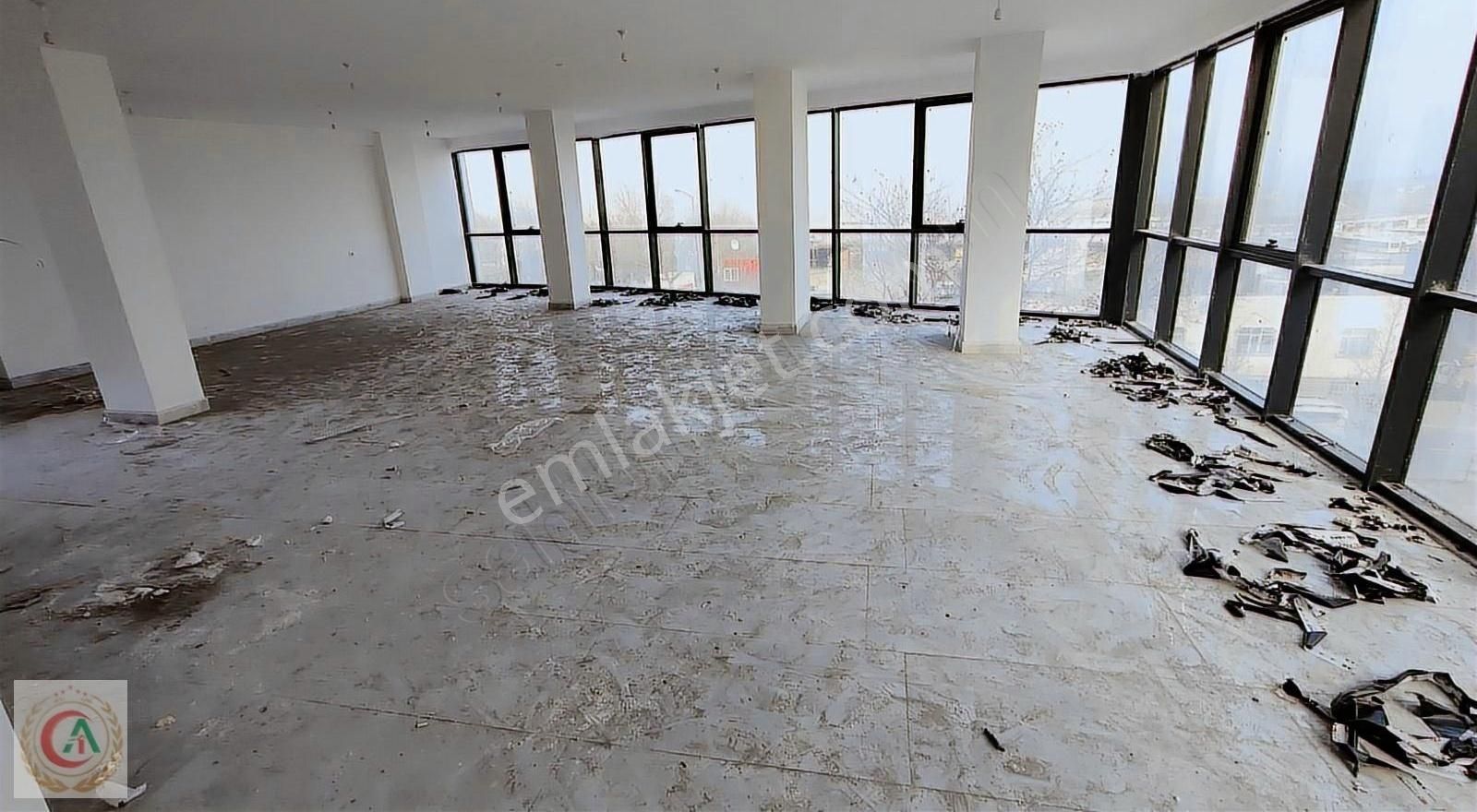 Sultangazi Esentepe Kiralık Dükkan & Mağaza Akdoğan Yapı Esentepede İş Merkezinde Kiralık Dükkan 1.kat 180m2