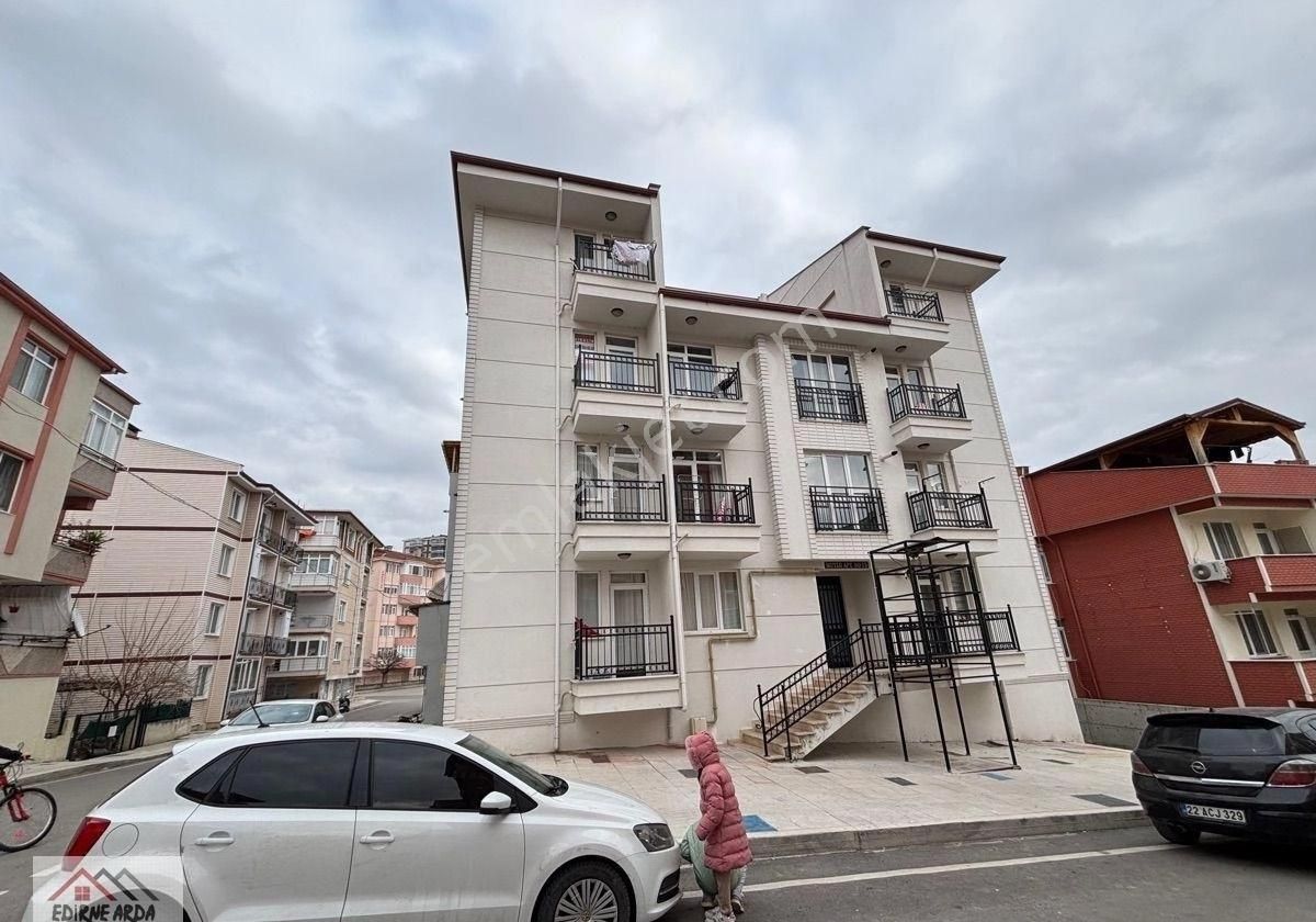 Edirne Merkez Şükrüpaşa Kiralık Daire Arda Emlak Ofisin’den Jandarma Yakını Ara Kat Temiz Eşyalı Daire