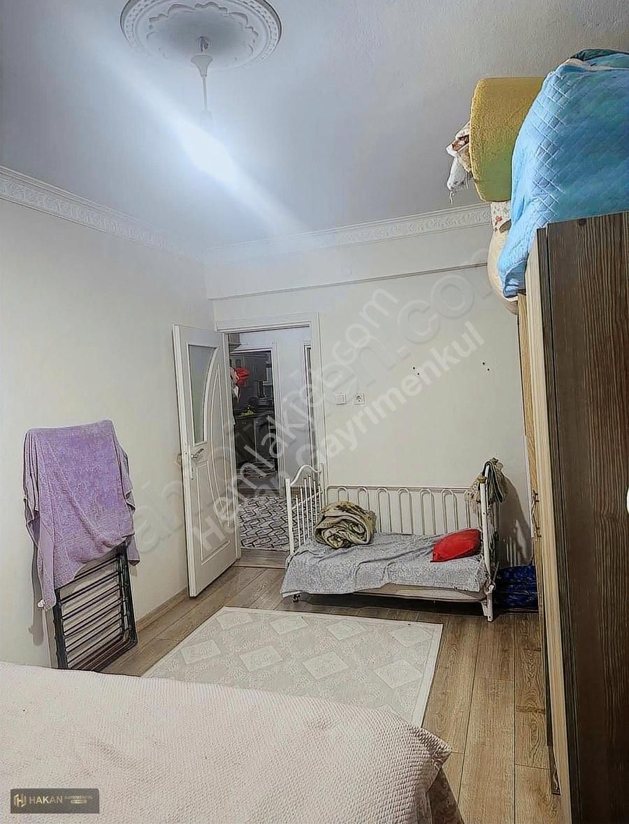 Zeytinburnu Yeşiltepe Satılık Daire Hakan Gayrimenkül'den Zeytinburnu Yeşiltepe Mah Satılık 2+1