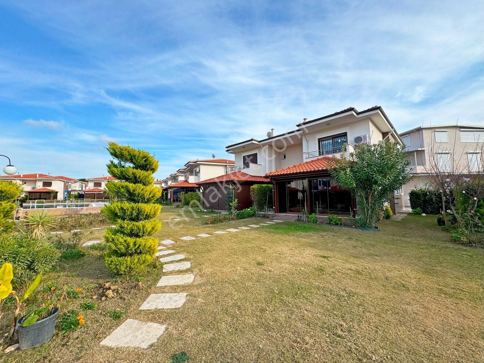 Kuşadası Soğucak Satılık Villa Kuşadası Soğucakta Havuzlu Güvenlikli Site İçi 3+1 Villa