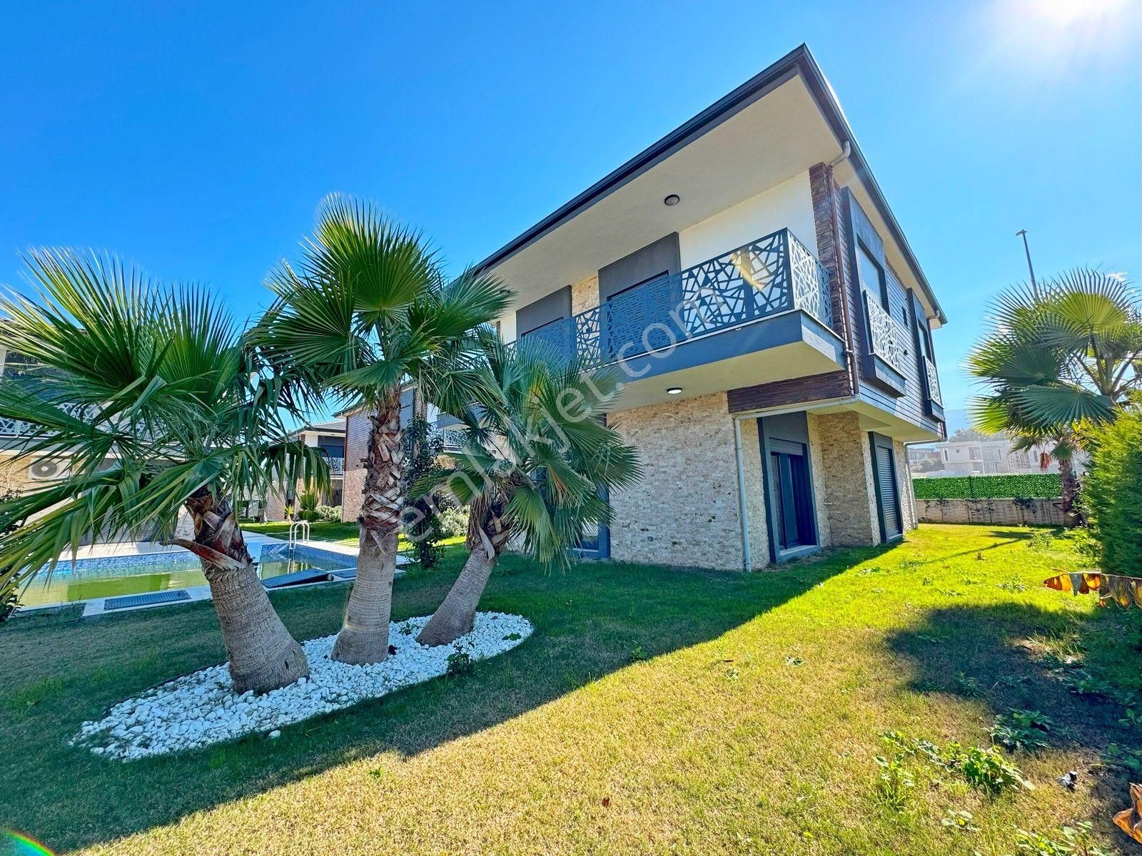 Kuşadası Davutlar Satılık Villa Kuşadası Davutlarda Havuzlu Butik Sitede 4+1 Müstakil Villa