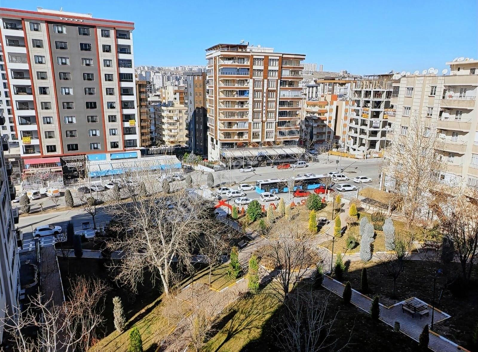 Karaköprü Narlıkuyu Satılık Daire Kültür Emlaktan Abdullah Gül Parkı Bitişiğinde Satılık 5 Odalı