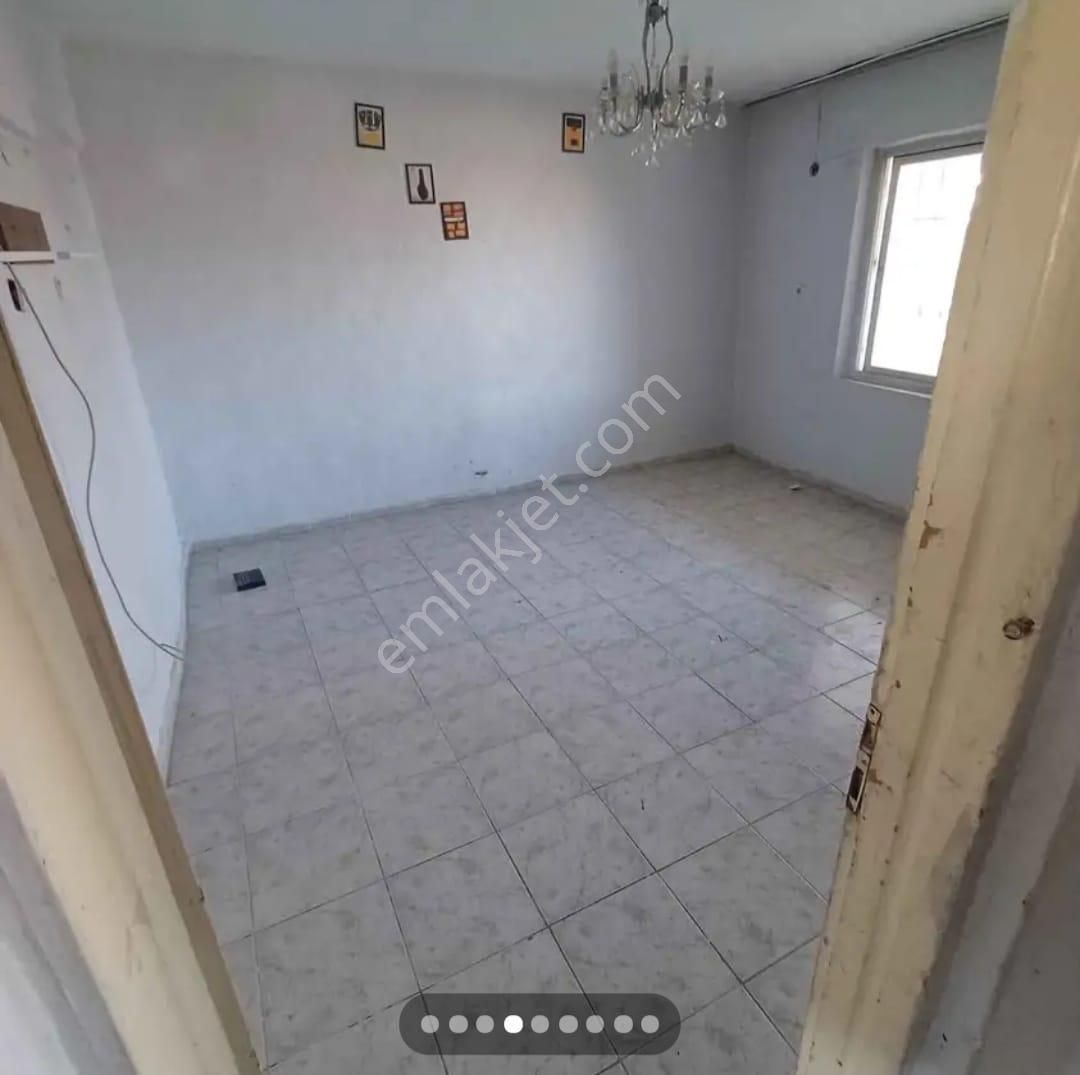 Karabağlar İhsan Alyanak Kiralık Daire Karabağlar Eskicamlıkta Emekli Yada Çalışan Bekar Erkeğe Uyğun Müstakil 2+1 95 M2 Kiralık Ev