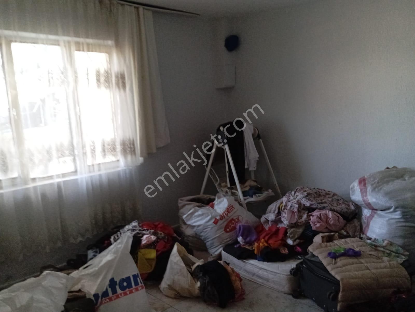 Karabağlar İhsan Alyanak Kiralık Daire Karabağlar Eskicamlıkta Emekli Yada Çalışan Bekar Ekeğe Uyğun 1+1 65 M2 Kiralık Ev