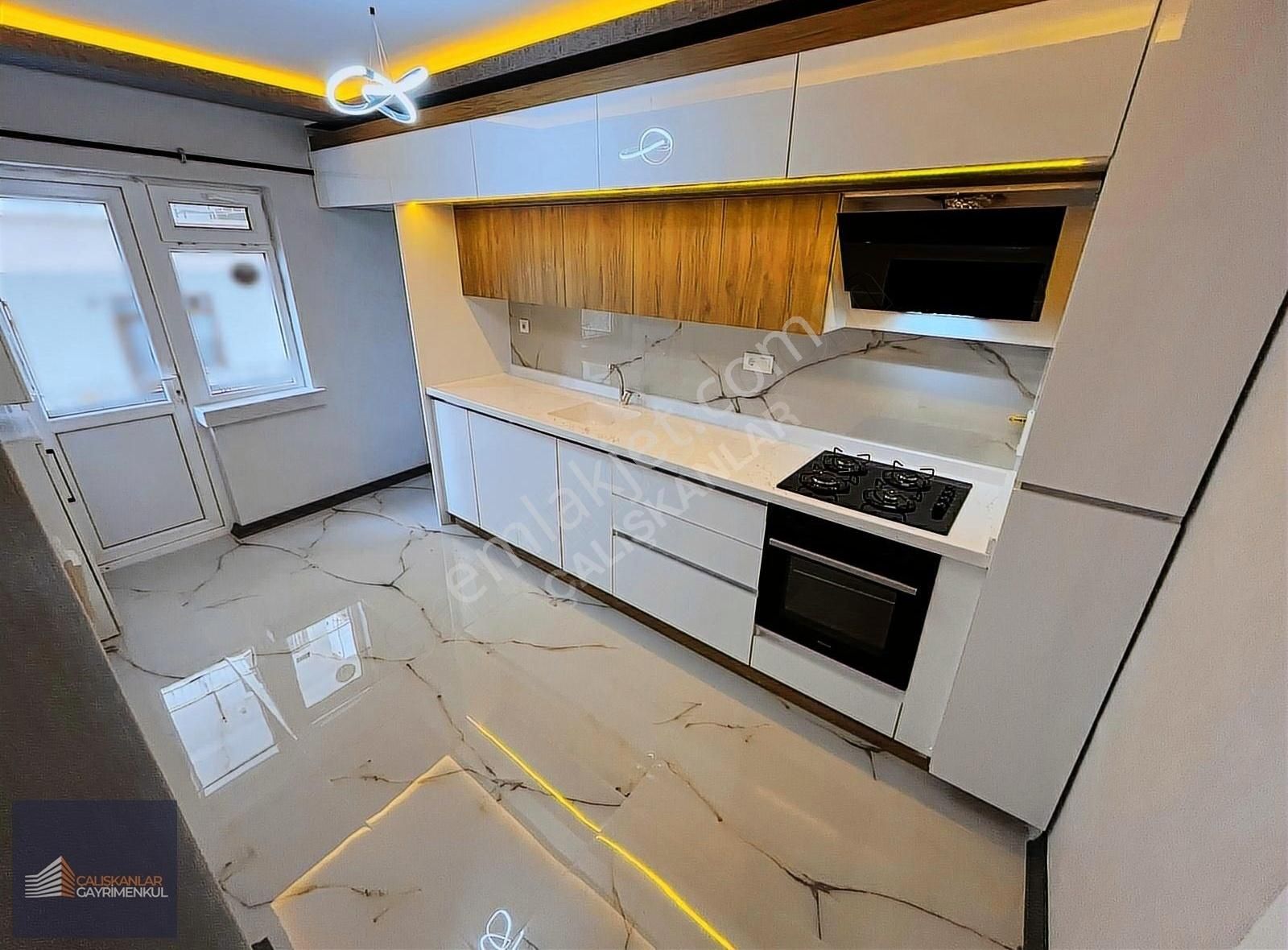 Sincan Mareşal Çakmak'da Ön Cephe Full Yapılı Satılık 3+1 Daire