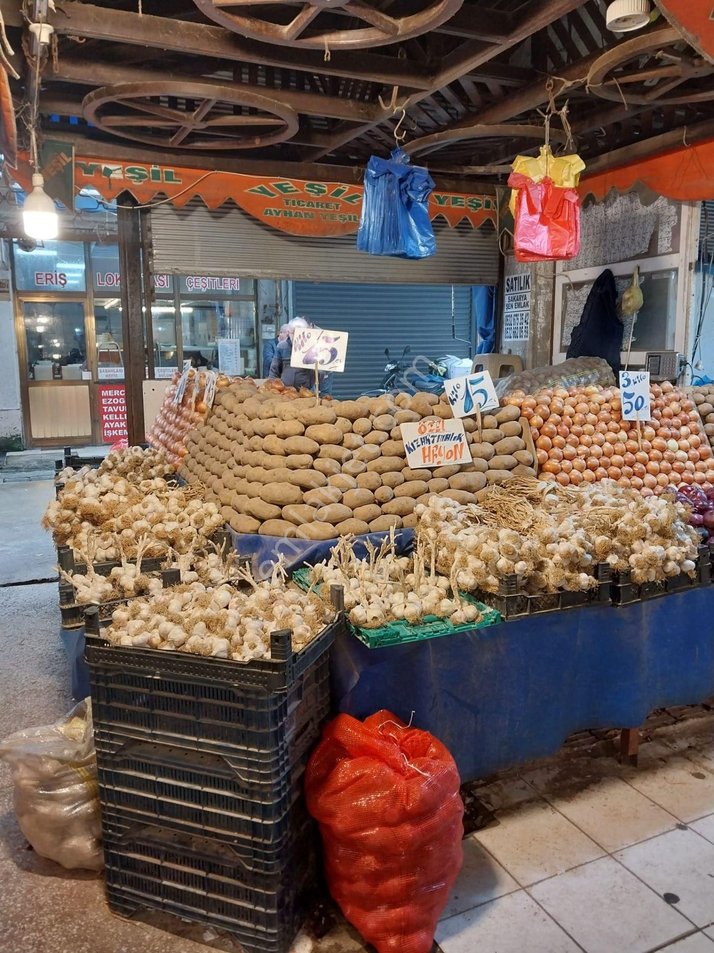 Sakarya Adapazarı Satılık Dükkan & Mağaza Katlı Pazaryerinde Köylü Sınırına Cephe Satılık Dükkan