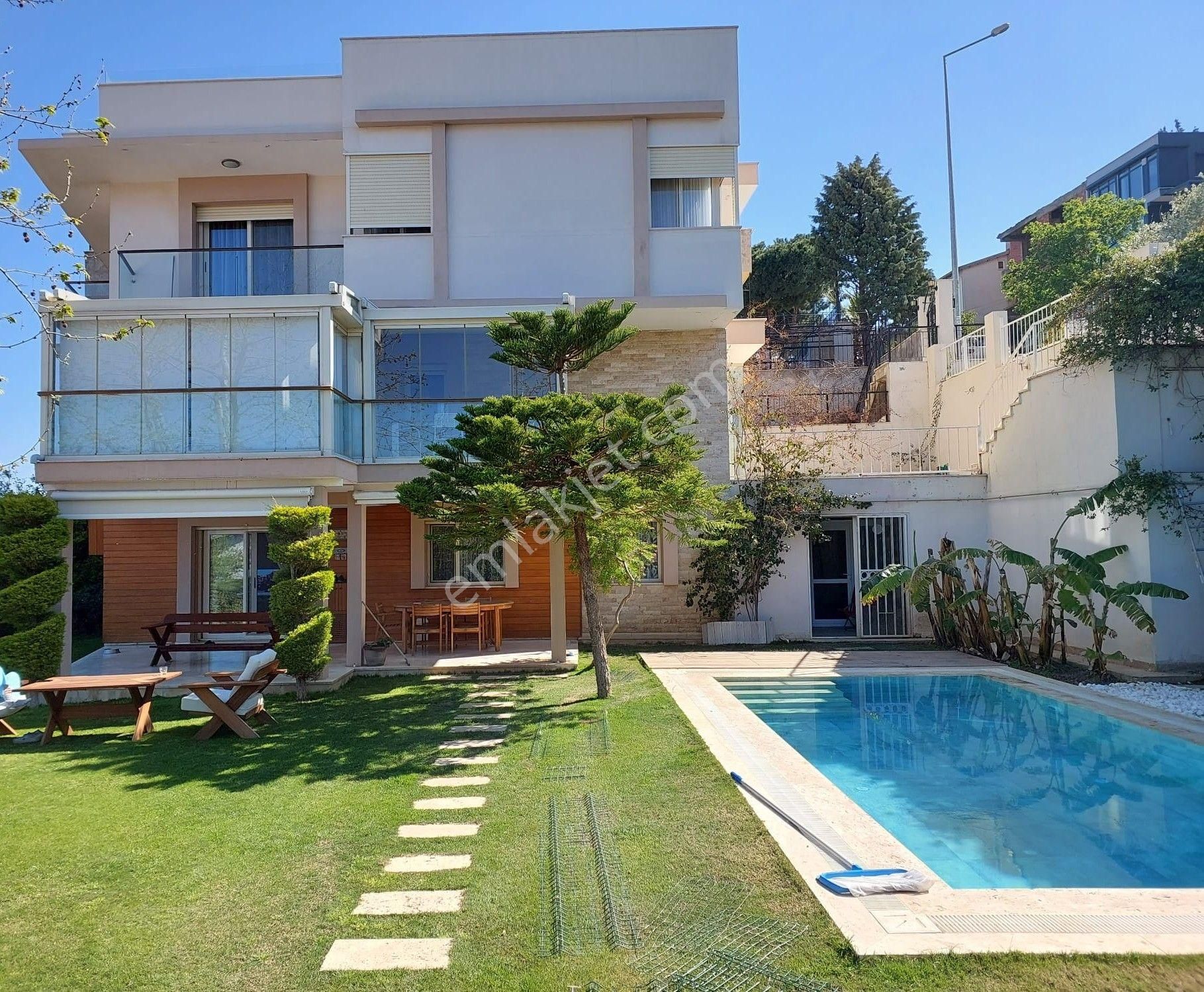 Narlıdere Limanreis Satılık Villa Narlıdere Limanreiste Deniz Manzaralı, Havuzlu, Müstakil Villa