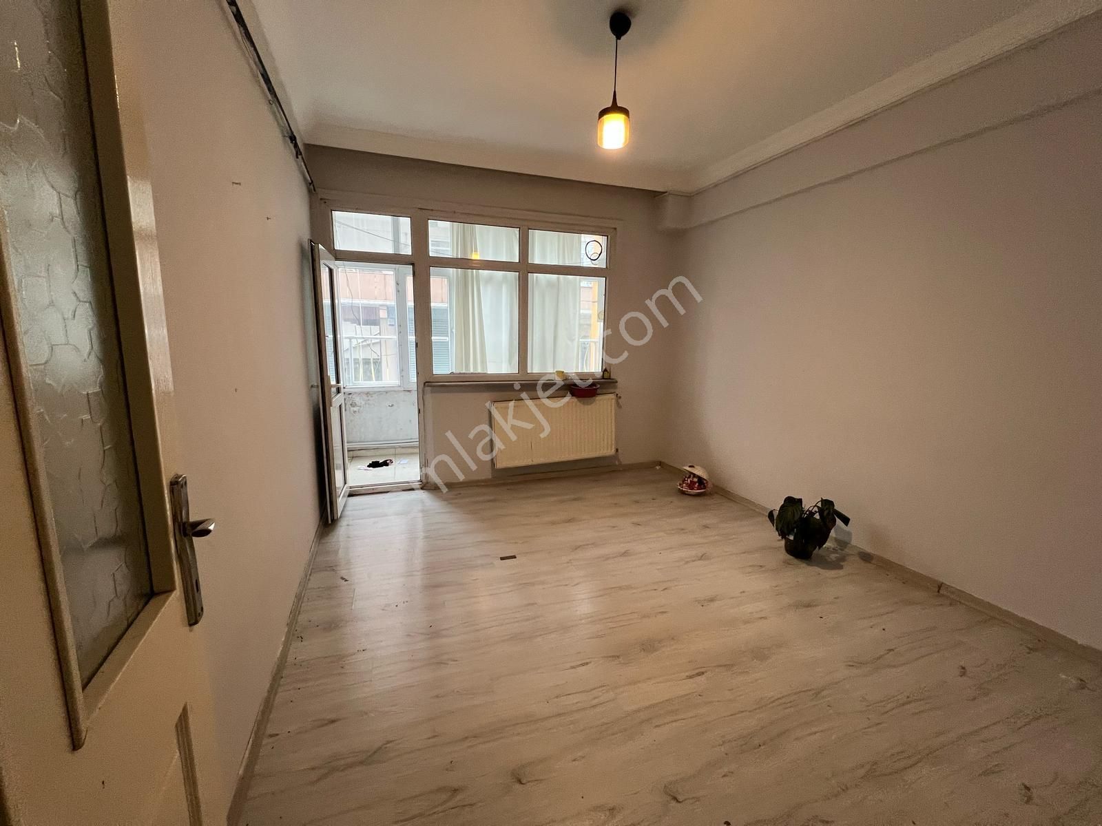 Küçükçekmece Kanarya Kiralık Daire Erva Emlak'tan Kanarya Mh 1+1 70m2 1.kat Kombili Kiralık Daire