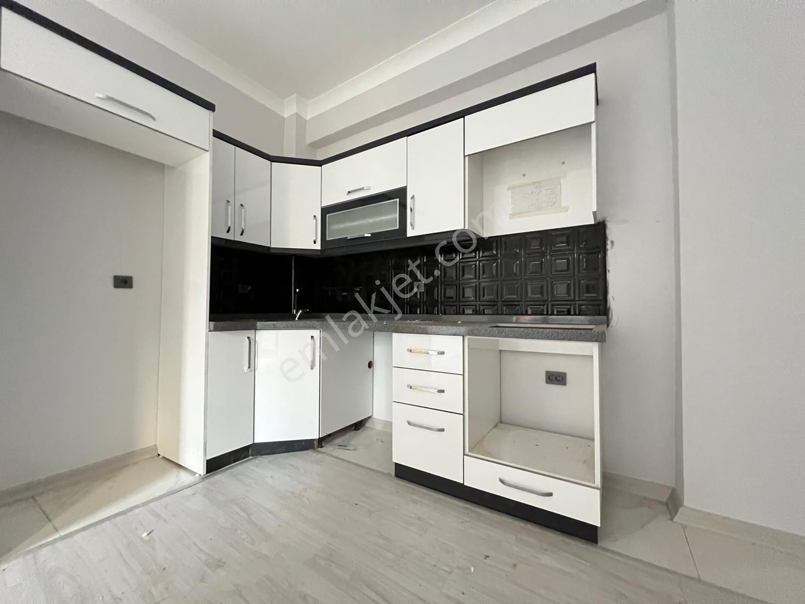Yiğit'ten▓altınkum Merkez'de Ön Cephe Ara Kat Ultra Lüks Satılık 1+1 Daire