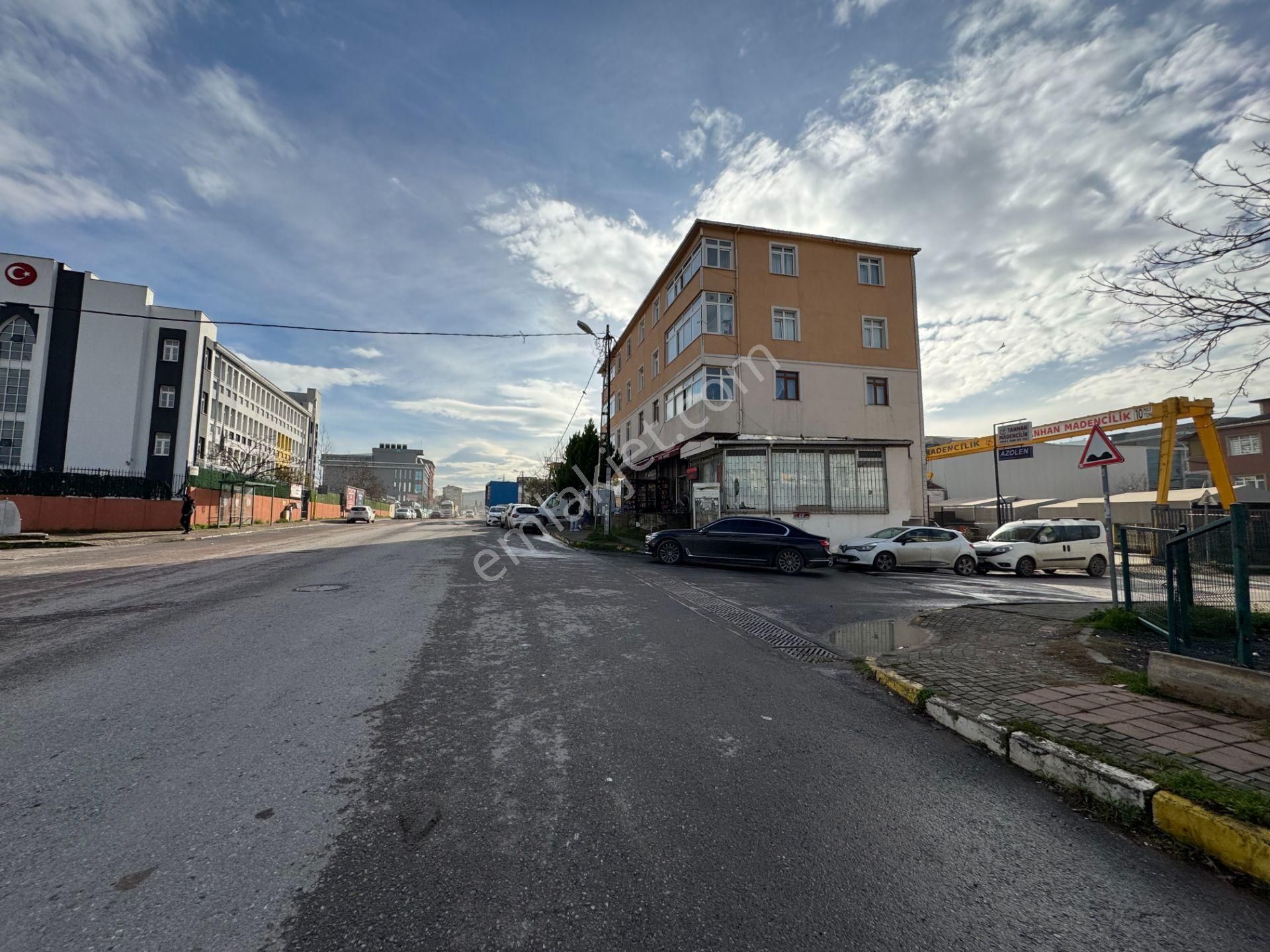 Ataşehir Ferhatpaşa Satılık Konut İmarlı İstanbul Ataşehir Ferhatpaşa'da Ana Cadde Üzerinde Satılık Arsa