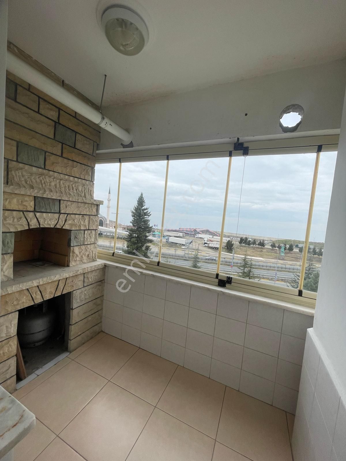 Trabzon Kaplan Emlak Ana Yol Üzeri Kiralık Doğalgazlı Daire - Görsel 5