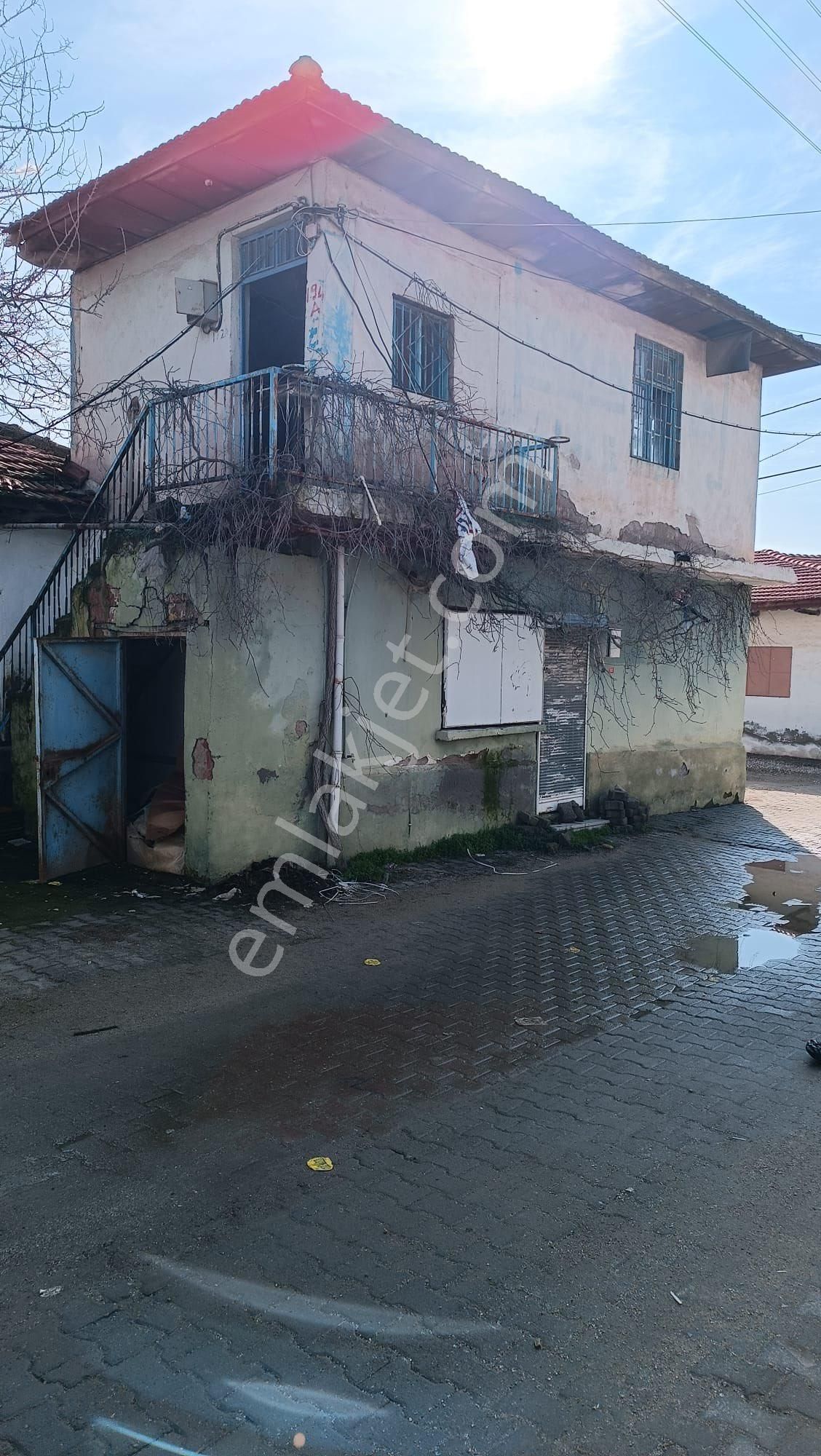 Yeşilova Köyünde Satılık Bina - Görsel 2