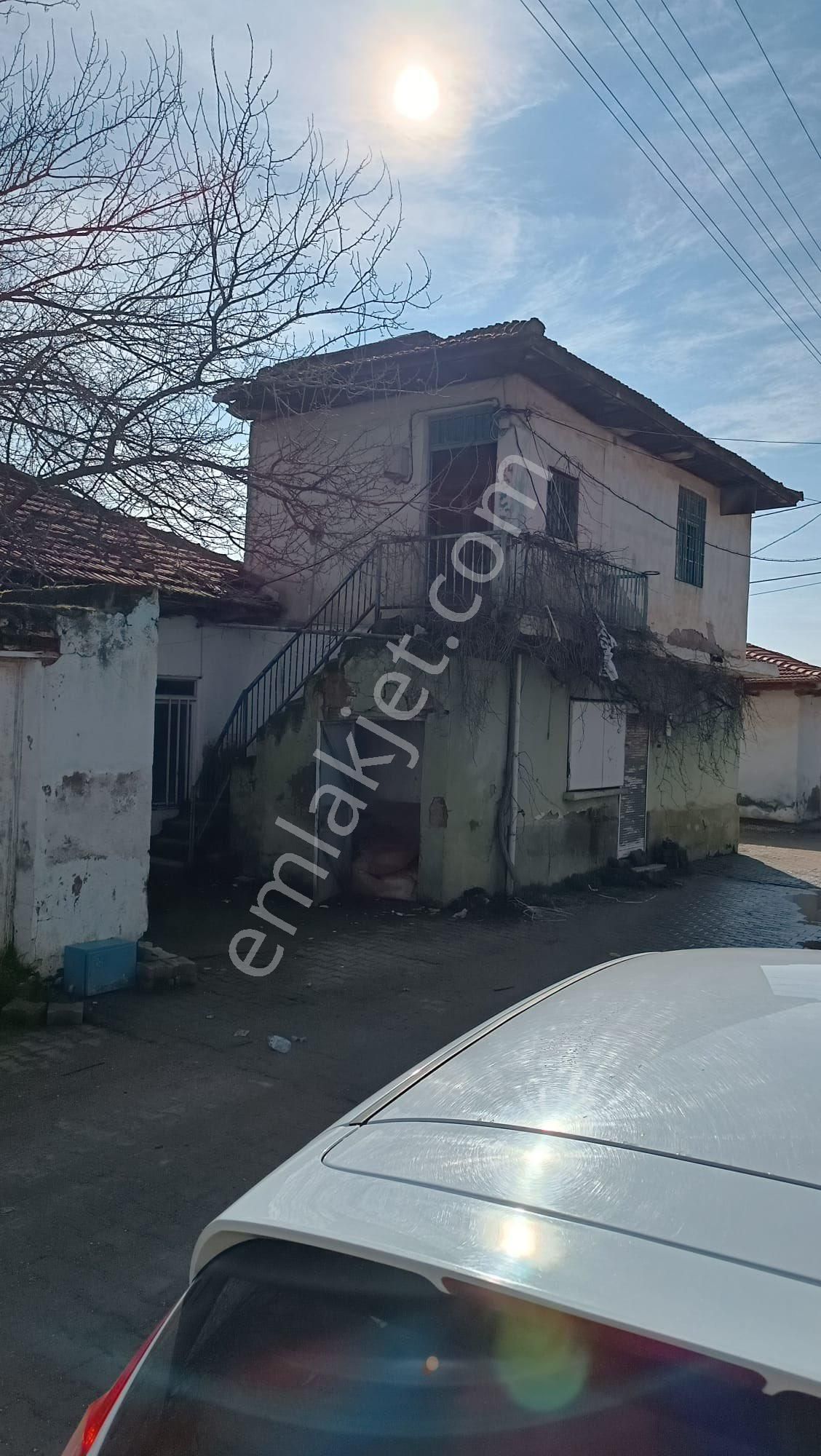 Yeşilova Köyünde Satılık Bina - Görsel 3