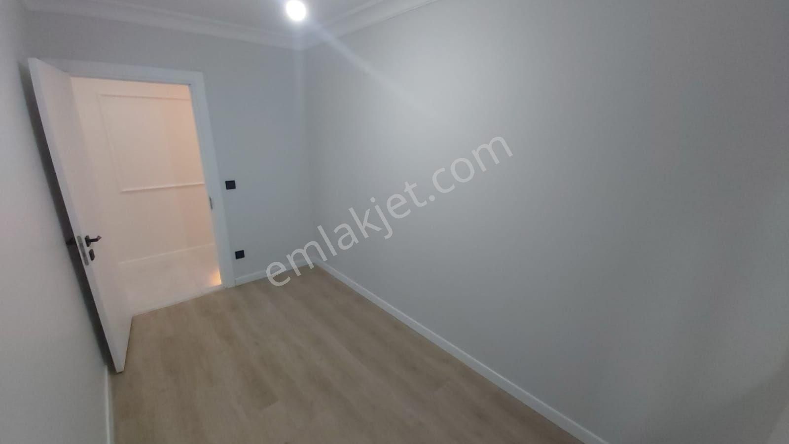 Maltepe Cevizli Satılık Daire Cevizlide 3+1 90 M² Bahçe Kullanımlı Daire