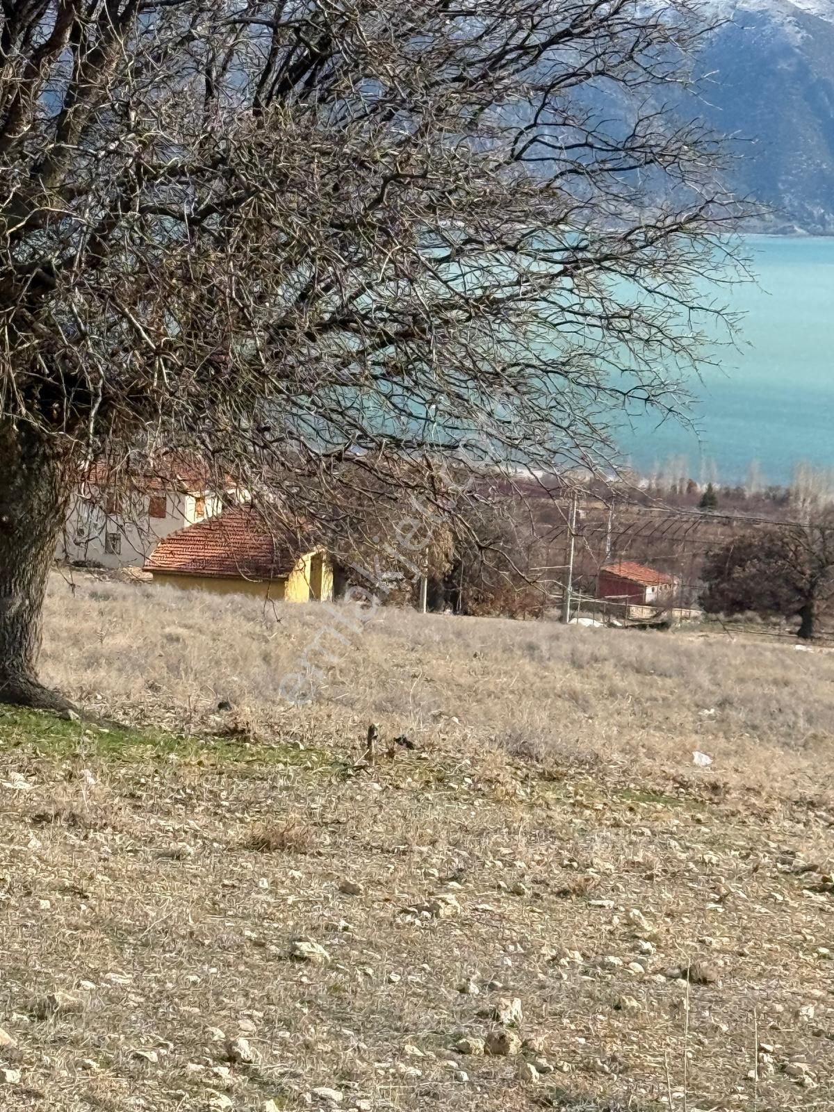 Yalvaç Taşevi Köyü Satılık Tarla Isparta Yalvaç / Taşevi Köyü Göl Manzaralı Yatırımlık Tarla