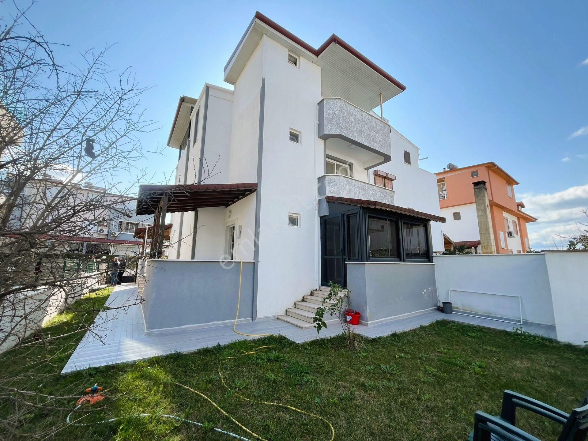 Edremit Güre Cumhuriyet Satılık Villa ▀jet Emlak'tan Güre Fener'de Denize 100m Şık Tasarım 5+2 Villa