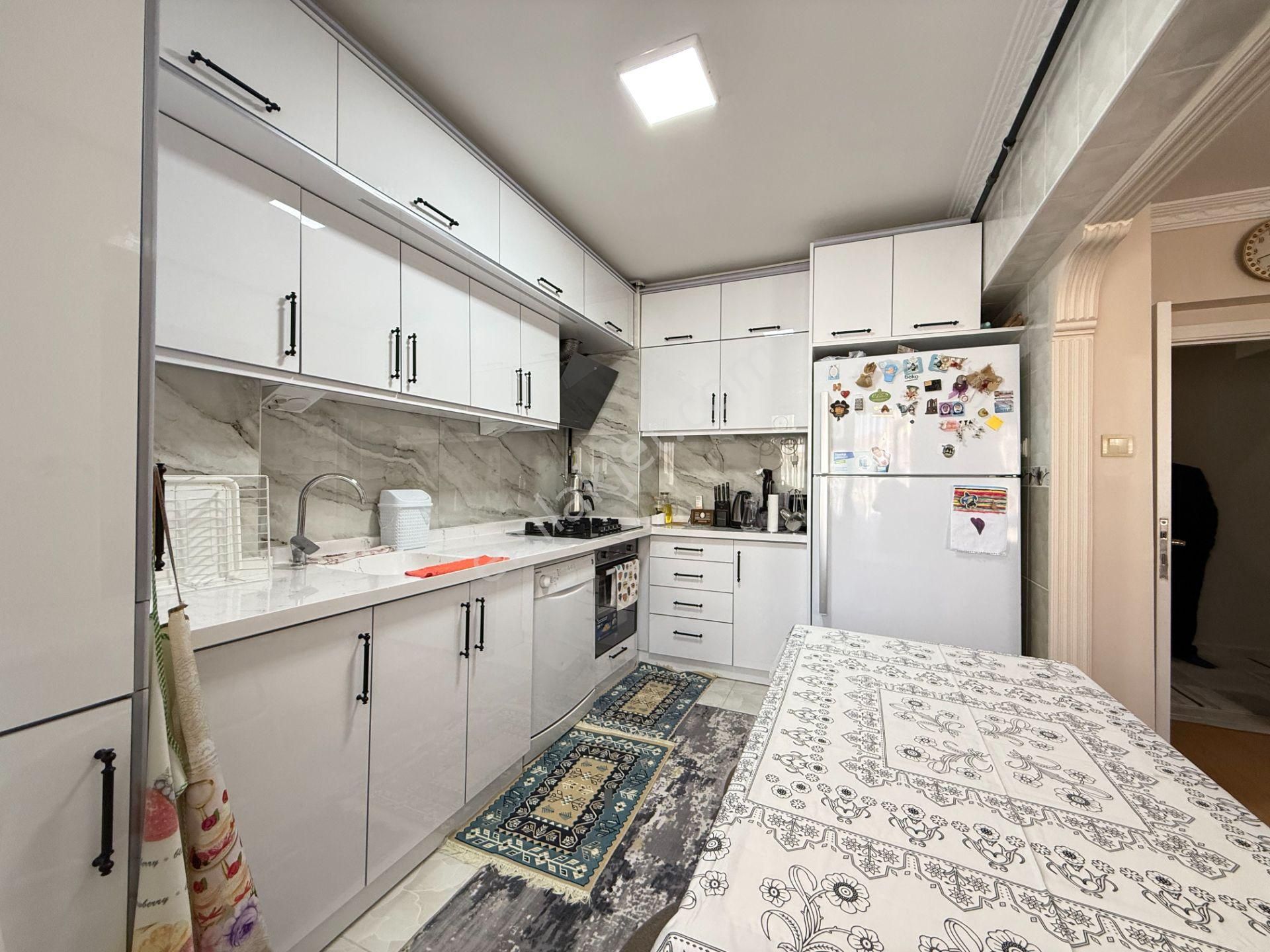 Eroğlu Emlak'tan Merkez Mah.3+1,2.kat ( Son Kat ),120 M2,mantolama,güney Cephe,full Yapı