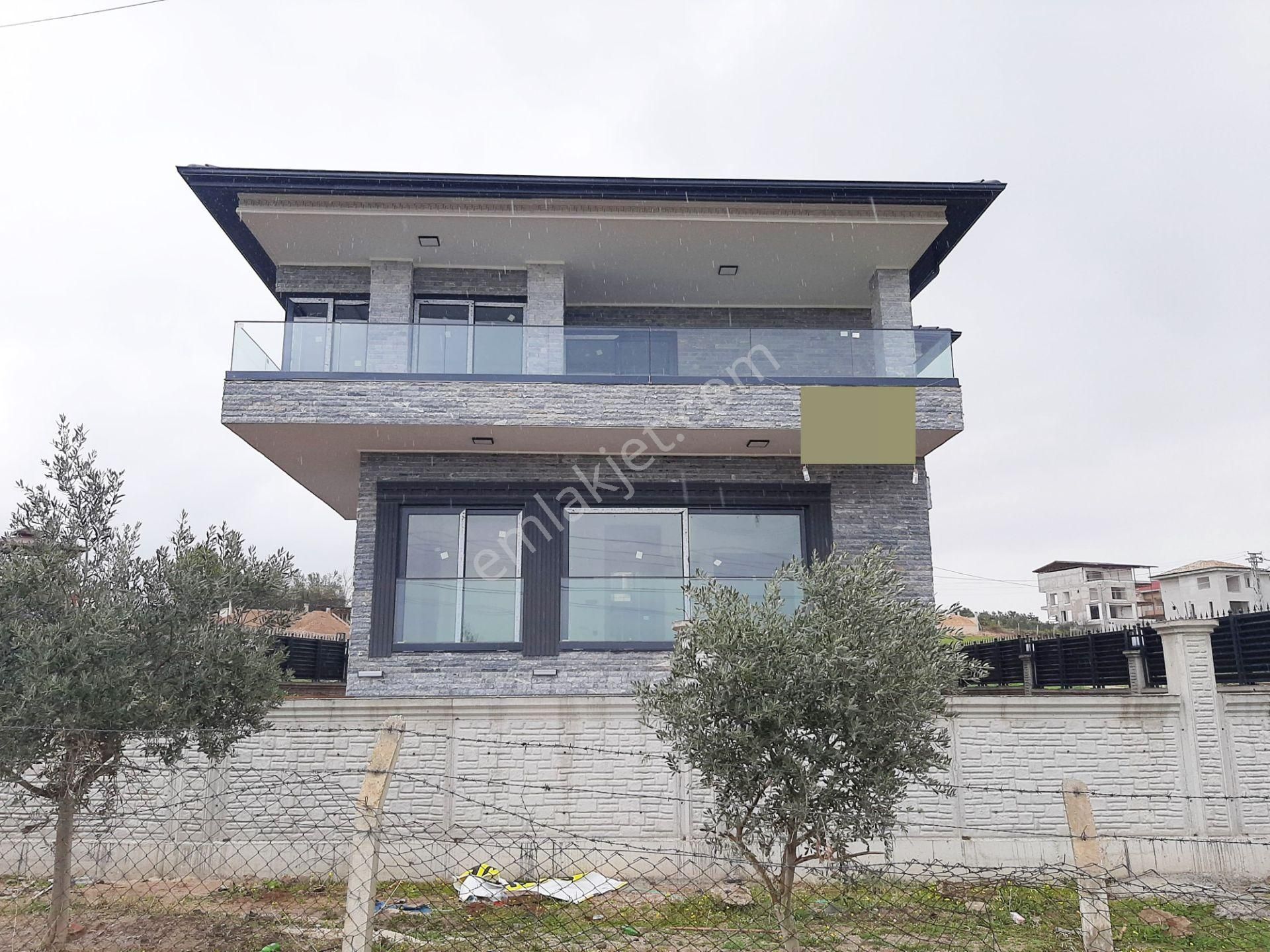 Sarıçam Bayram Hacılı Satılık Villa Panaromik Göl Manzaralı Bulvar Üzeri İskanlı 1.sınıf İşçilikli Sıfır Lüks Dublex Villa