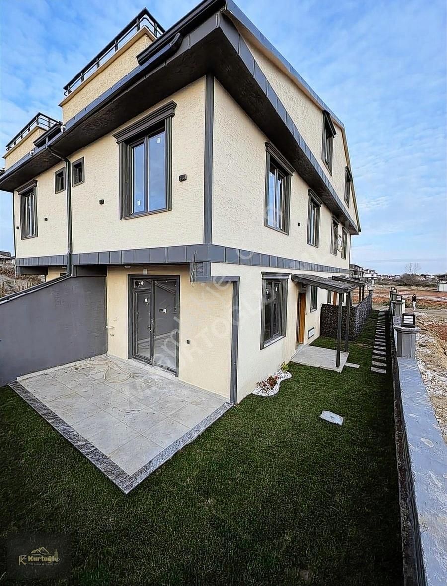 Kocaali Yayla Satılık Villa Sakarya Kocaali Yayla Mah. Geniş Bahçeli Tripleks Lüks Villa