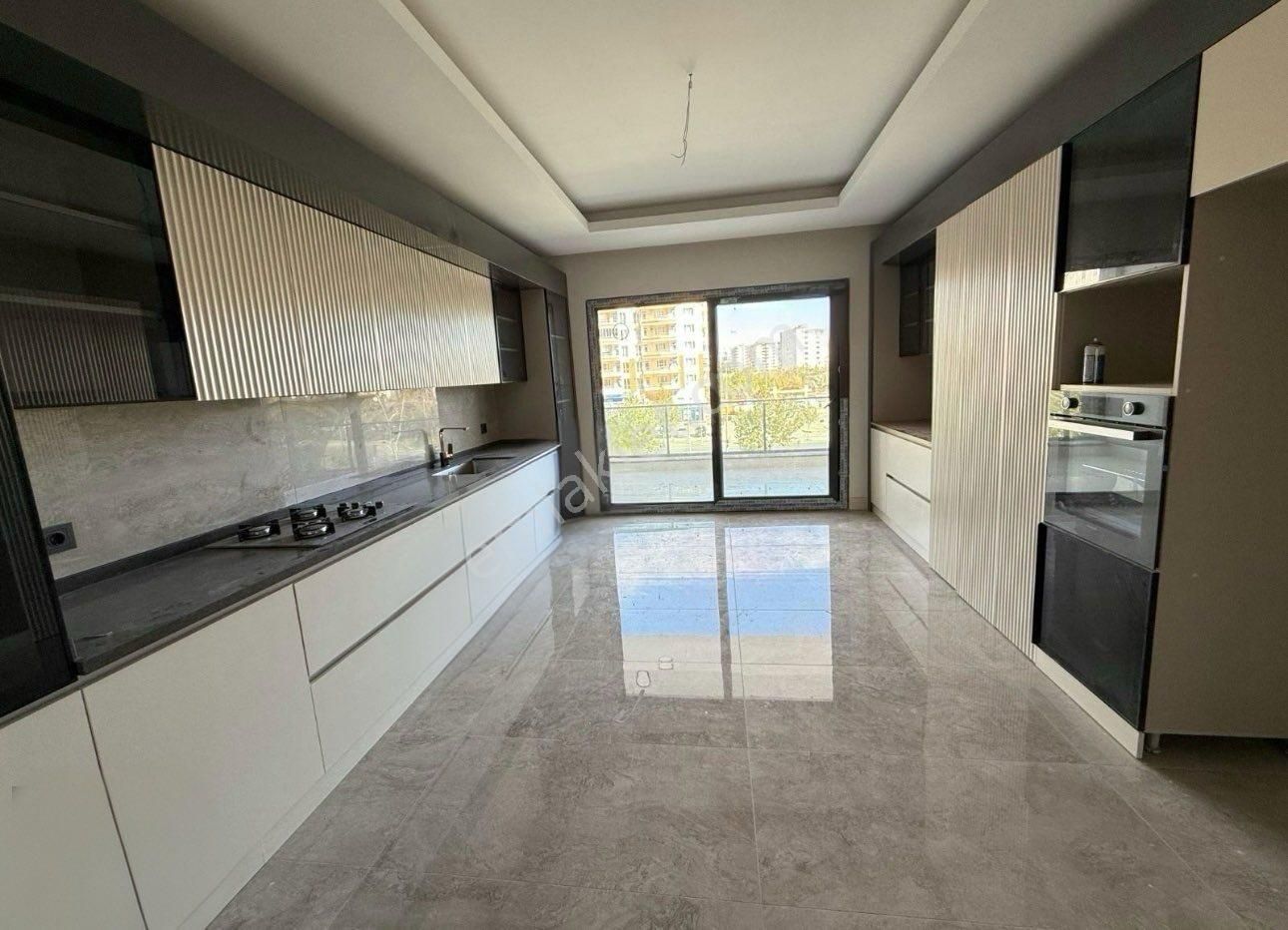 Bağlar Bağcılar Satılık Daire Çeysa Evimde 3,5+1 173 M2 Lüks Daire