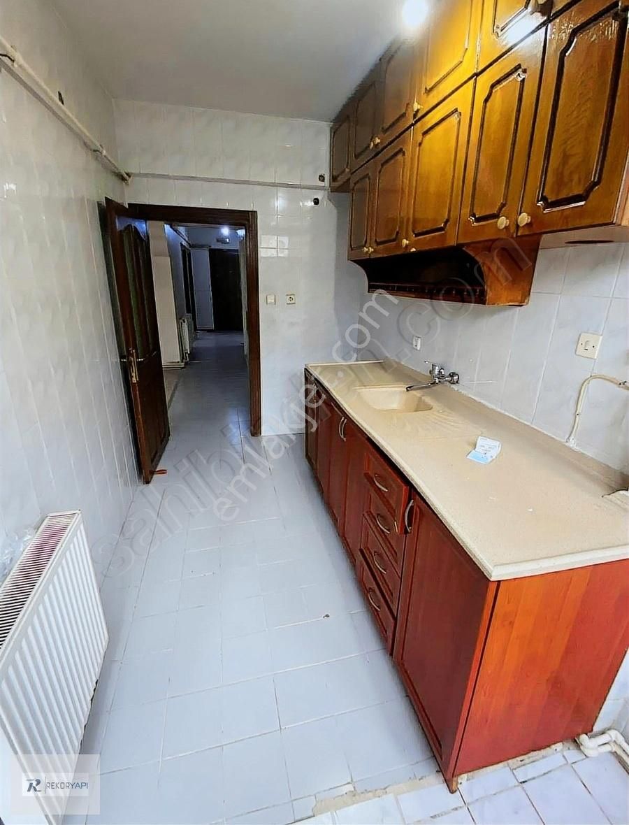 Güngören Merkez Kiralık Daire Rekor Emlak 'tan Kiralık 3+1 - Asansörlü - Ara Kat