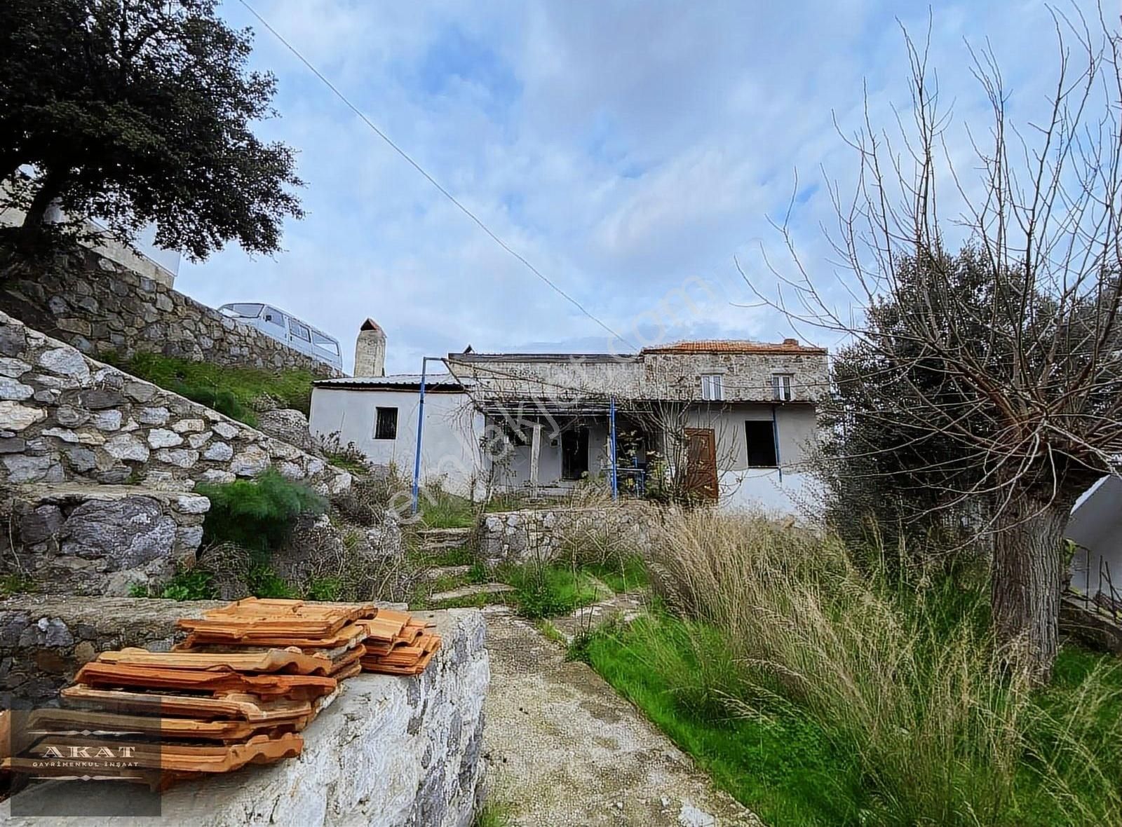 Bodrum Yakaköy Satılık Daire Yakaköy'de Deniz Manzaralı Satılık 2 Adet Birleşik Eski Taş Ev