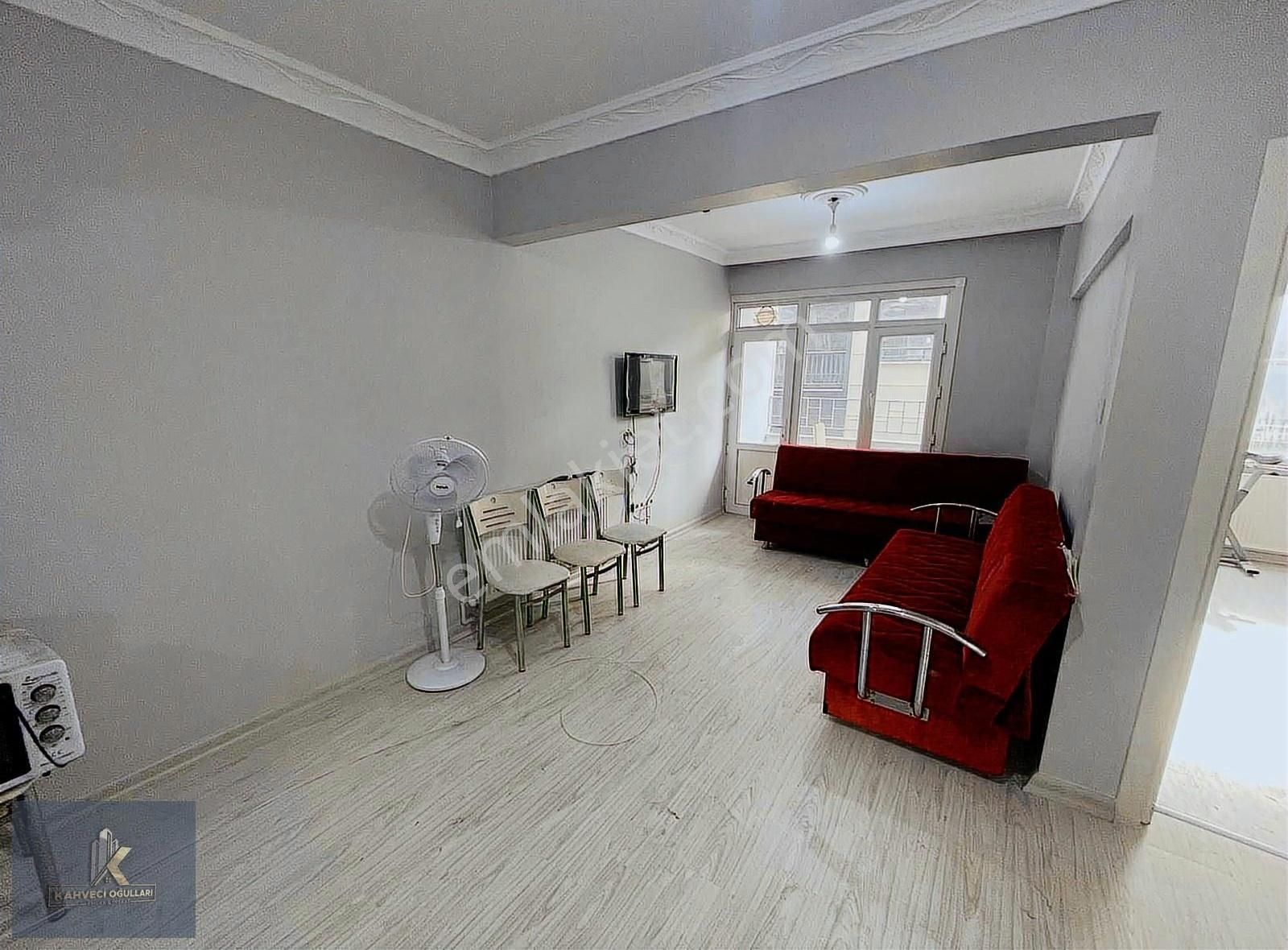 Bayrampaşa Yenidoğan Satılık Daire Kahveci Oğulları Emlak'tan Yenidoğan Mah. 2+1 80m2 Masrafsızdır.