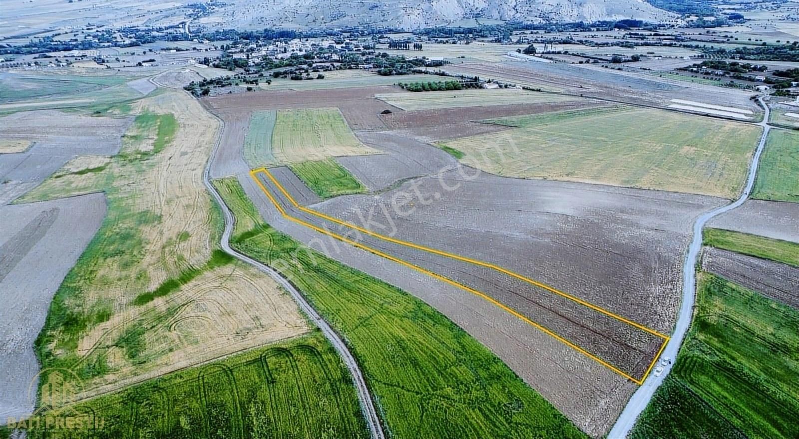 Elazığ Merkez Bağlarca Köyü Satılık Ticari İmarlı Nekerek Köyünde Satılık Fırsat Tarla