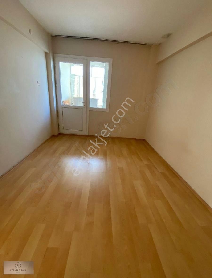 Buca Menderes Satılık Daire Buca Menderes Mahallesinde 2+1 90 M2 Son Kat Satılık Daire