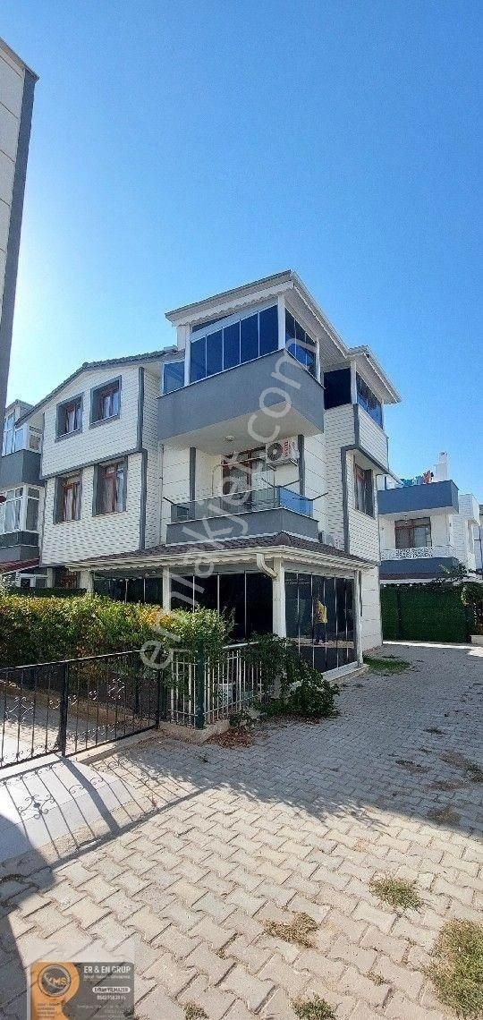 Dikili Gazipaşa Satılık Villa Dikili Gazipaşa Mahallesinde Site İçerisinde Doğalgazlı Klima Isıtmalı Full Eşyalı 4+1 Satılık Villa