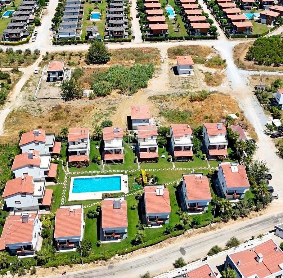 Kuşadası Davutlar Satılık Yazlık Kuşadası Davutlar Sahilinde Denize 700 Metre Havuzlu Sitede 5+1 Yazlık