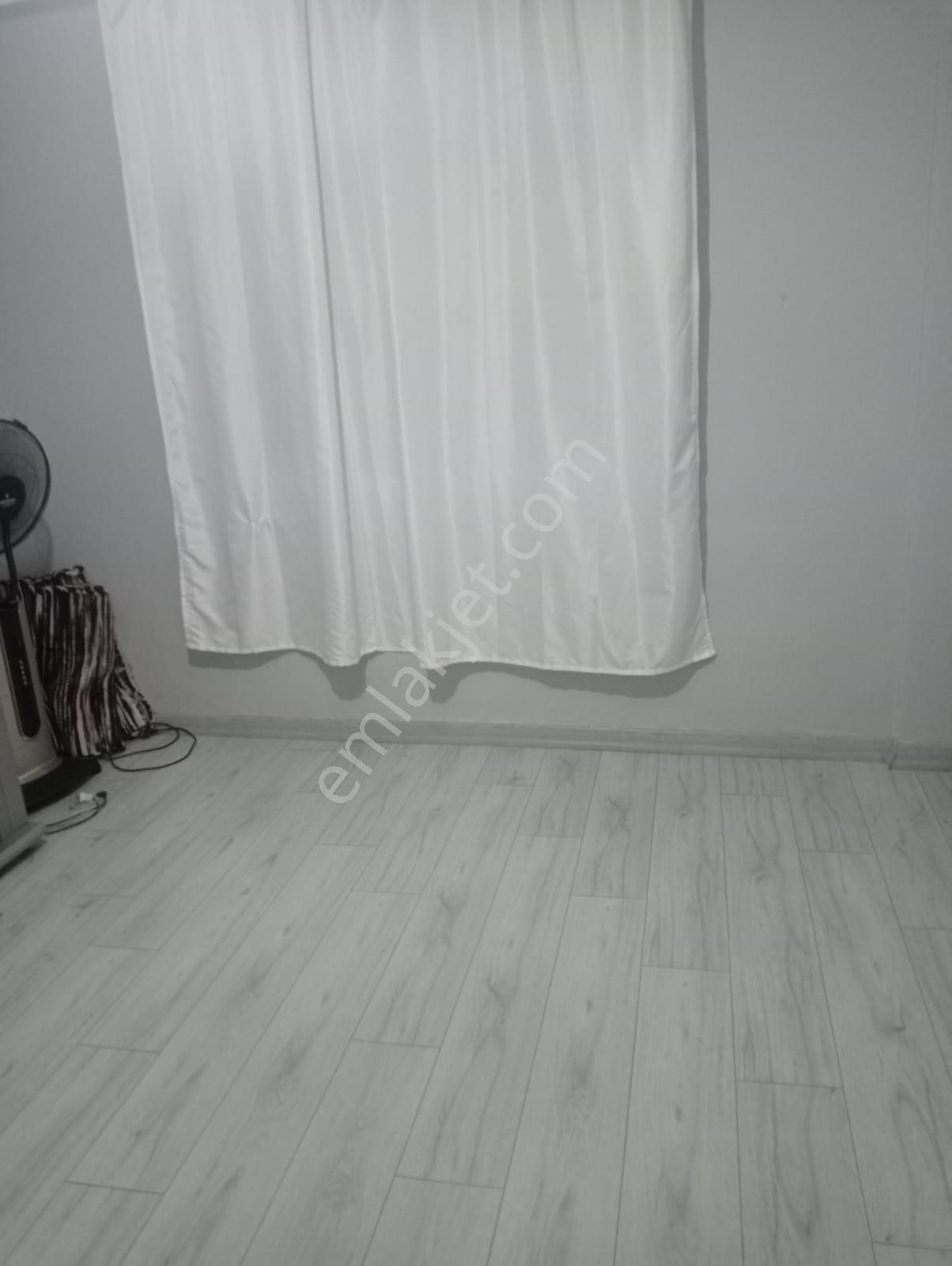 Karabağlar Özgür Kiralık Daire Karabağlar Özğür Mah.3+1 105 M2 Yüksek Ğiriş Katı Kiralık Ev