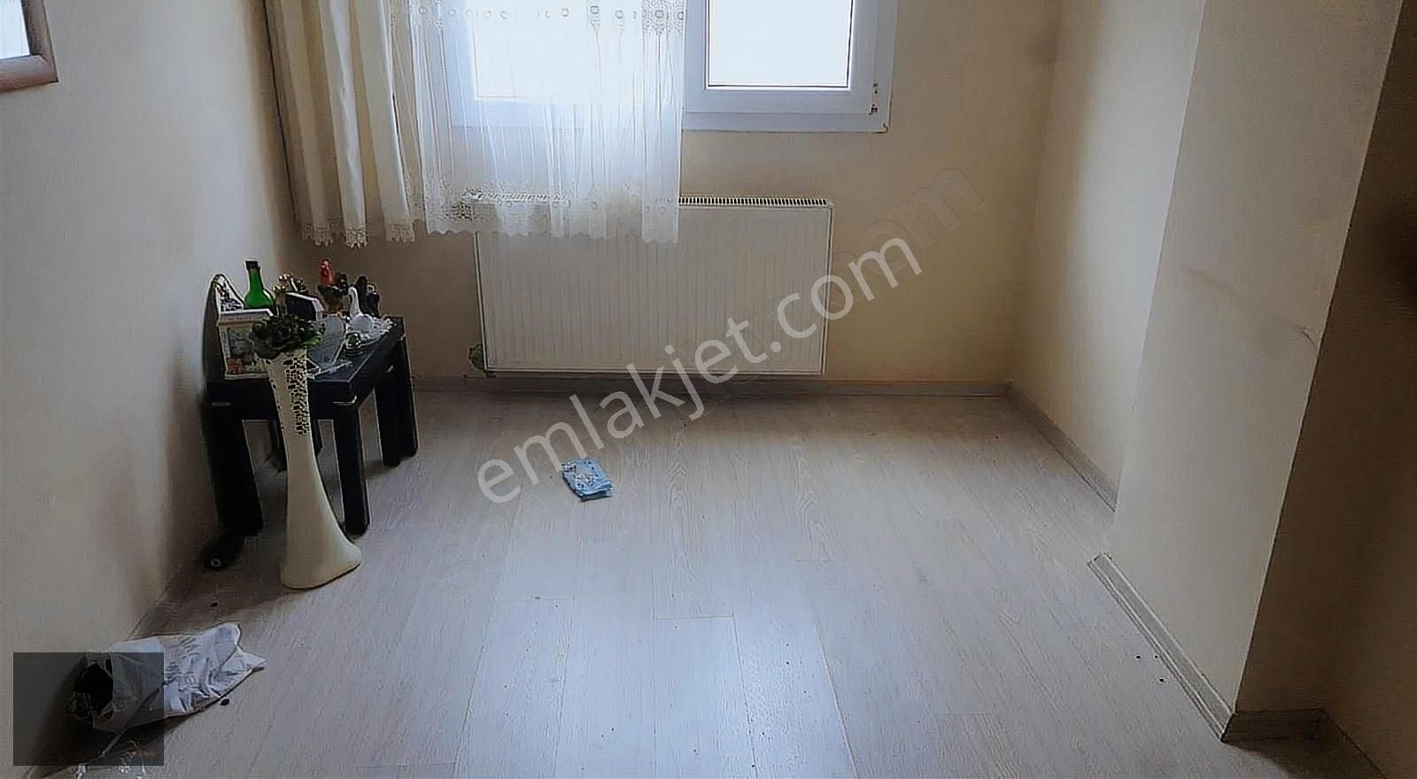 Buca Kozağaç Satılık Daire Buca Çevik1 Pazaryeri Önü 2+0 .80m2 Doğalgazlı Arakat Daire