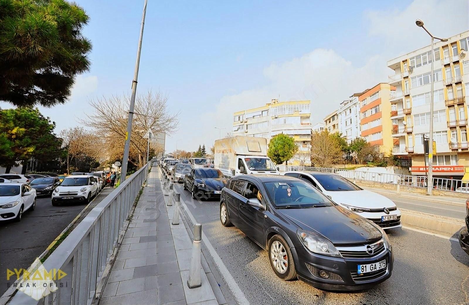 Bakırköy Ataköy 1. Kısım Satılık Daire Pyramıd'den 1. Kısım (g-tipi) Eşsiz Konumlu Boş Teslim 4+1 Daire