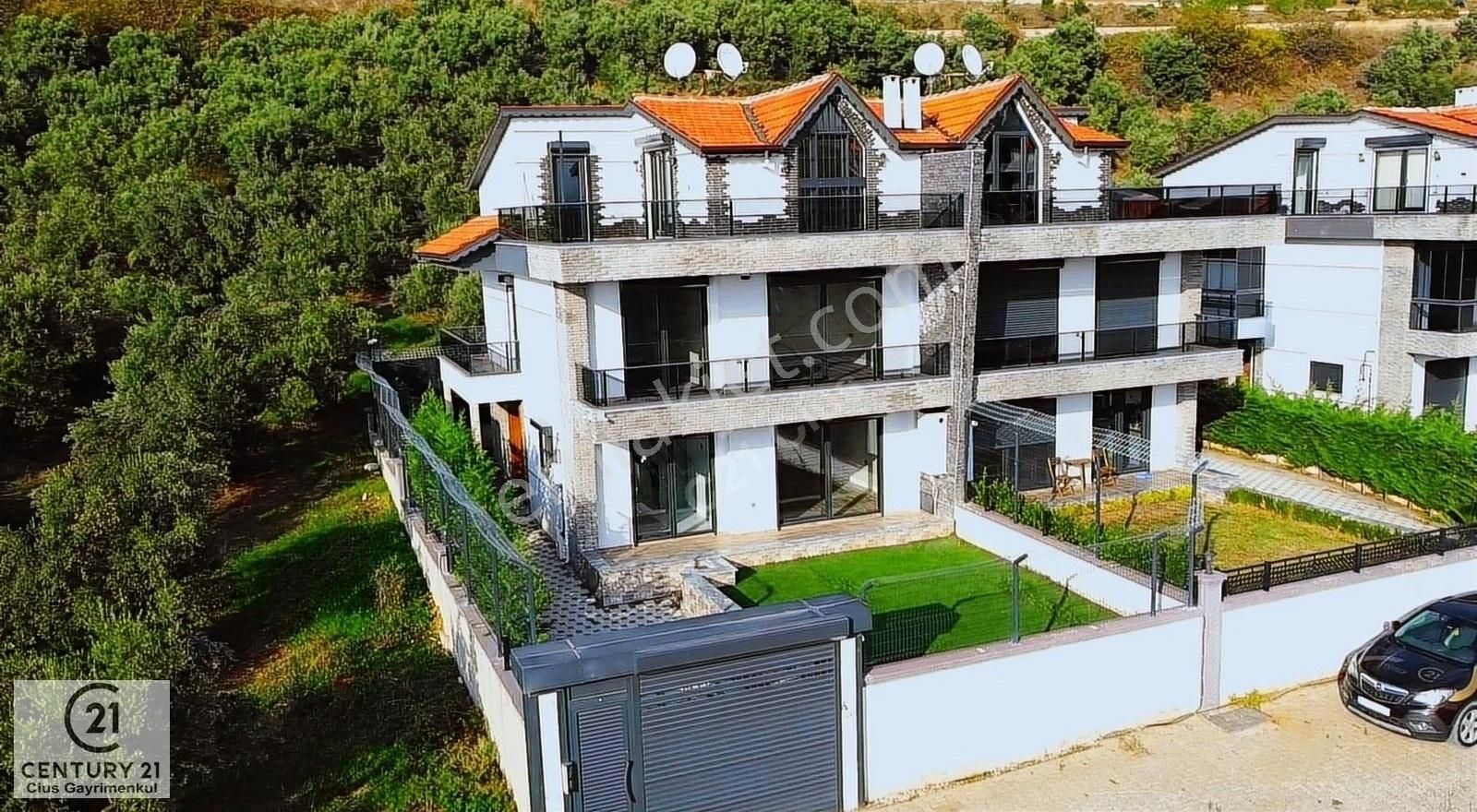 Gemlik Cumhuriyet Satılık Villa C21 Cius; Lebiderya Bahçeli Tripleks Villa 5+1 256m² Net