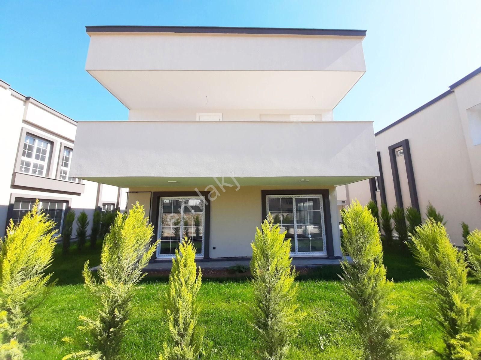 Çukurova Kabasakal Satılık Villa Sosyal Aktiviteli Site İçi Akıllı Ev Sistemli Yerden Isıtmalı Alternatifsiz Dublex Villa